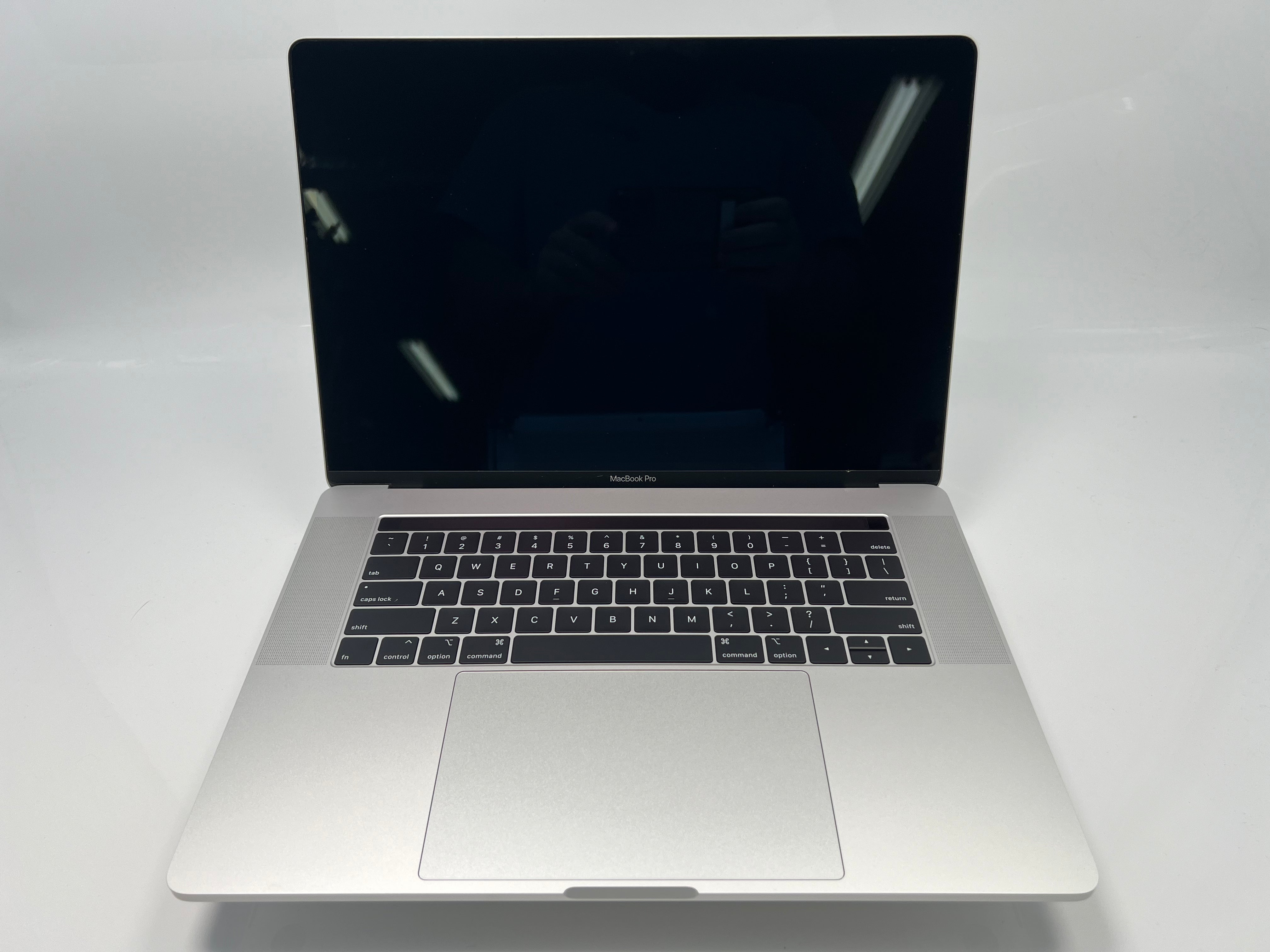 MacBook Pro (2019) 15-Inch 2.3GHz Core i9 560X 16GB RAM 512GB SSD - Silver MacBook Pro (2019) 15-Inch 2.3GHz Core i9 560X 16GB RAM 512GB SSD - Silver