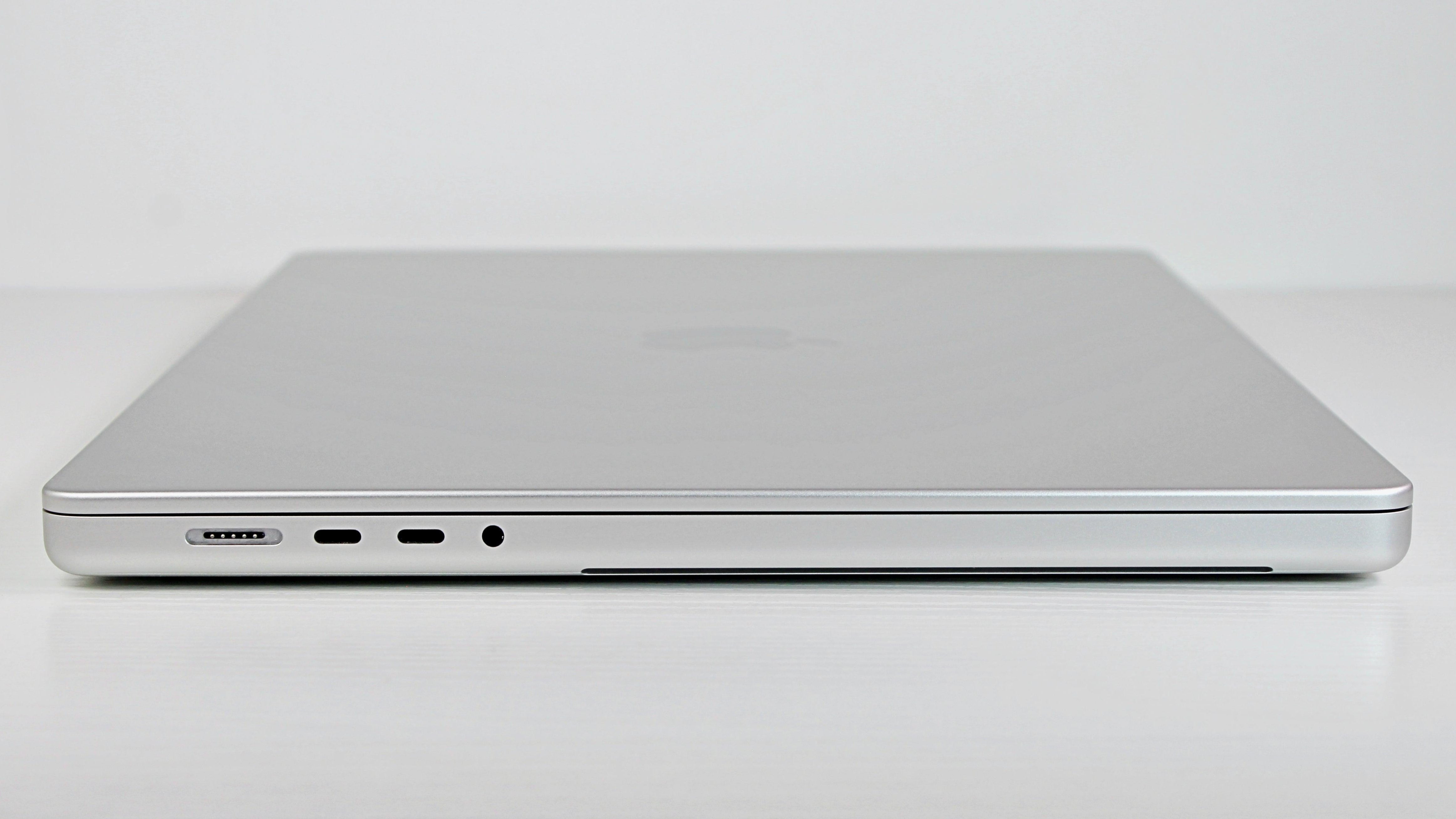 2021 MacBook Pro 16-inch M1 Max 32-Core GPU 32GB RAM 1TB SSD | Silver
