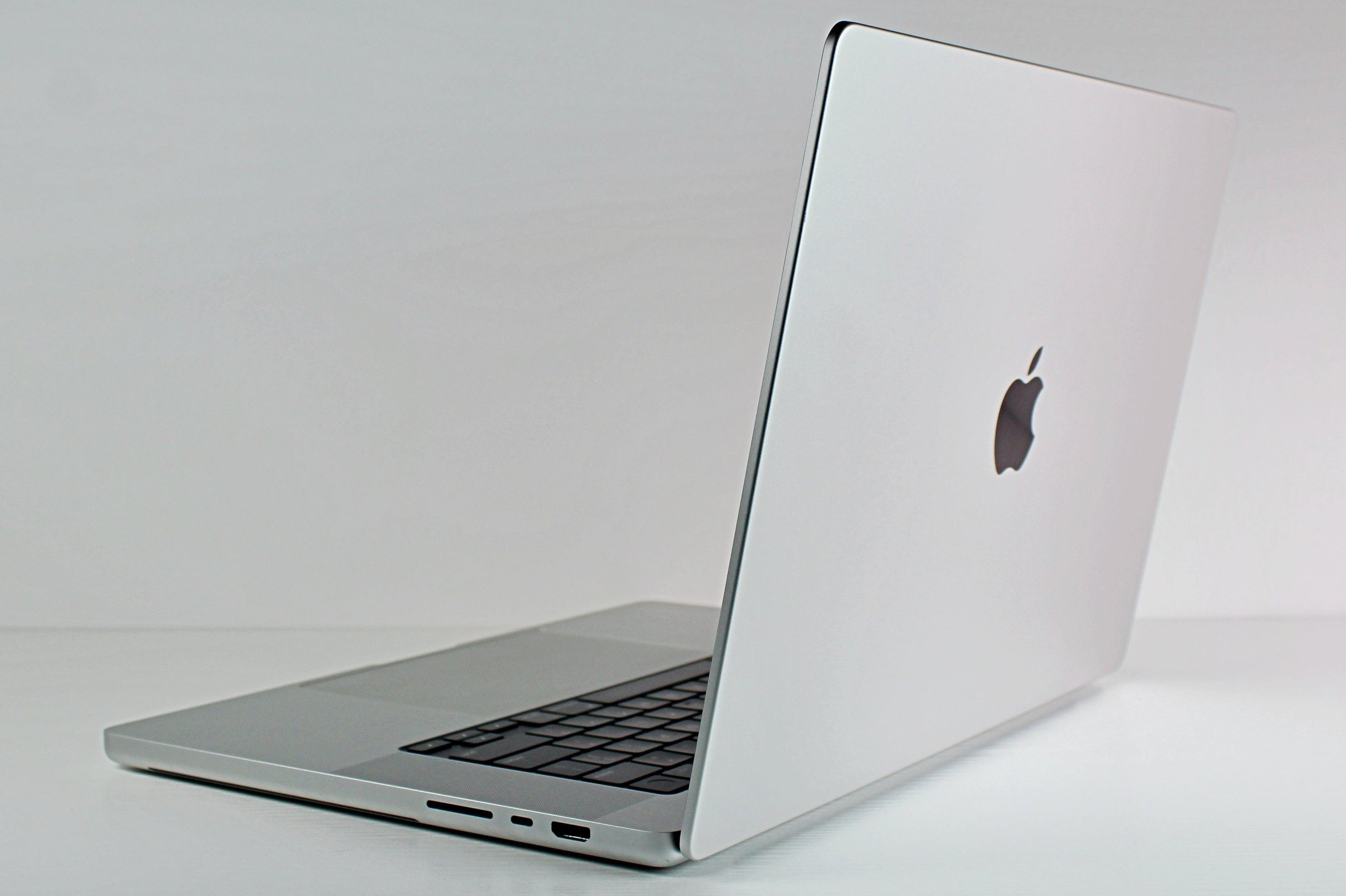 2021 MacBook Pro 16-inch M1 Max 32-Core GPU 32GB RAM 1TB SSD | Silver
