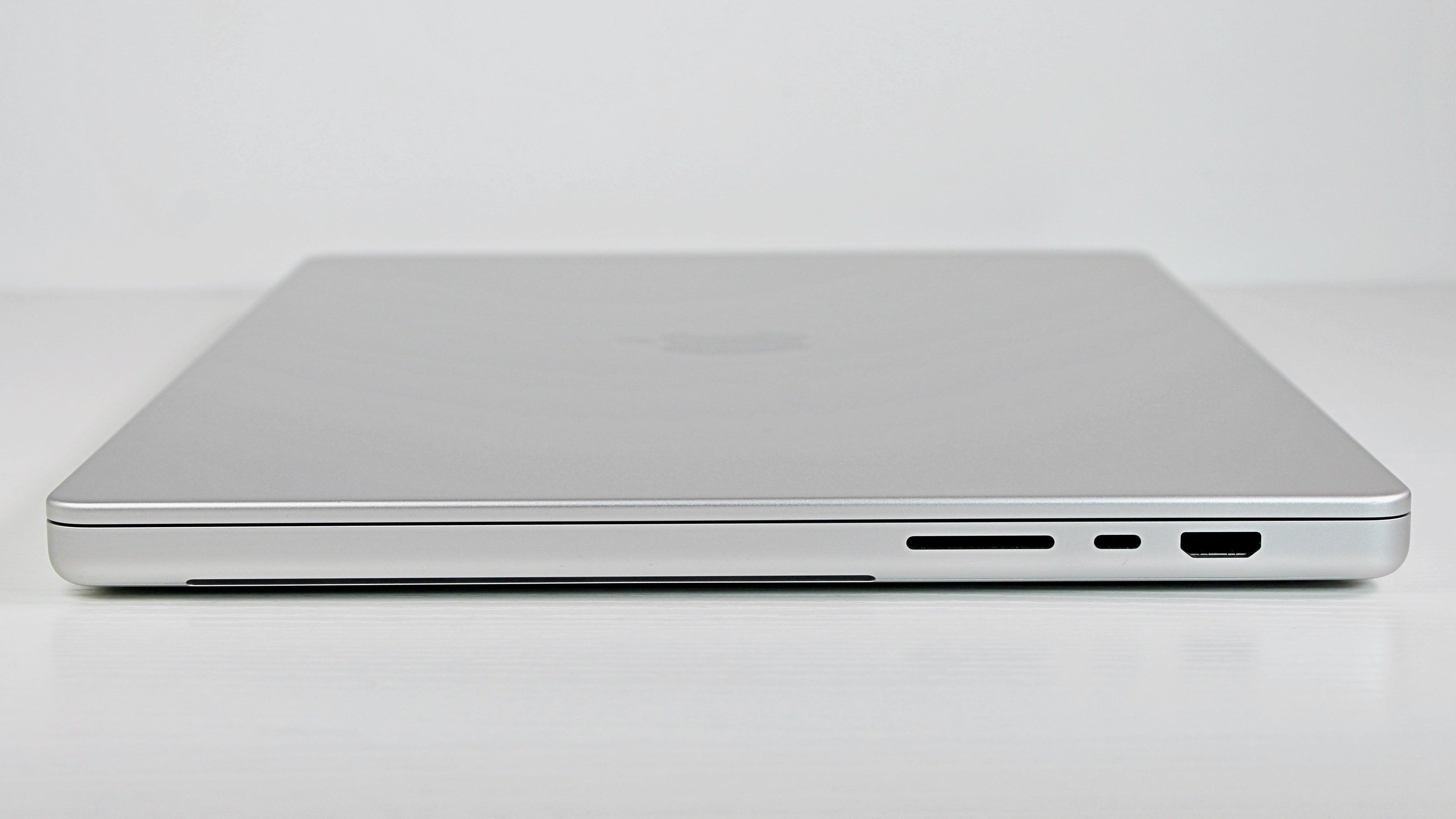 2021 MacBook Pro 16-inch M1 Max 32-Core GPU 32GB RAM 1TB SSD | Silver