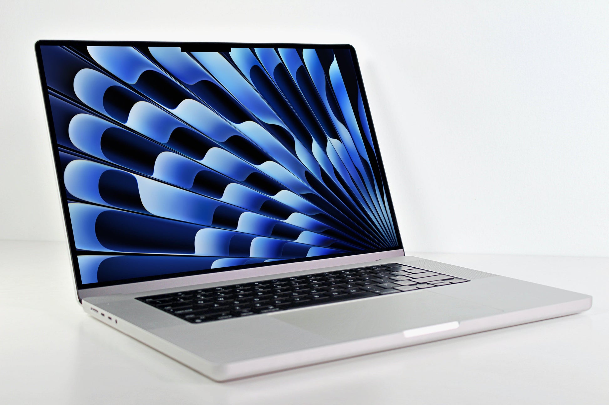 Apple MacBook Pro (2021) 16-inch M1 Max 32-Core 32GB RAM 1TB SSD Silve