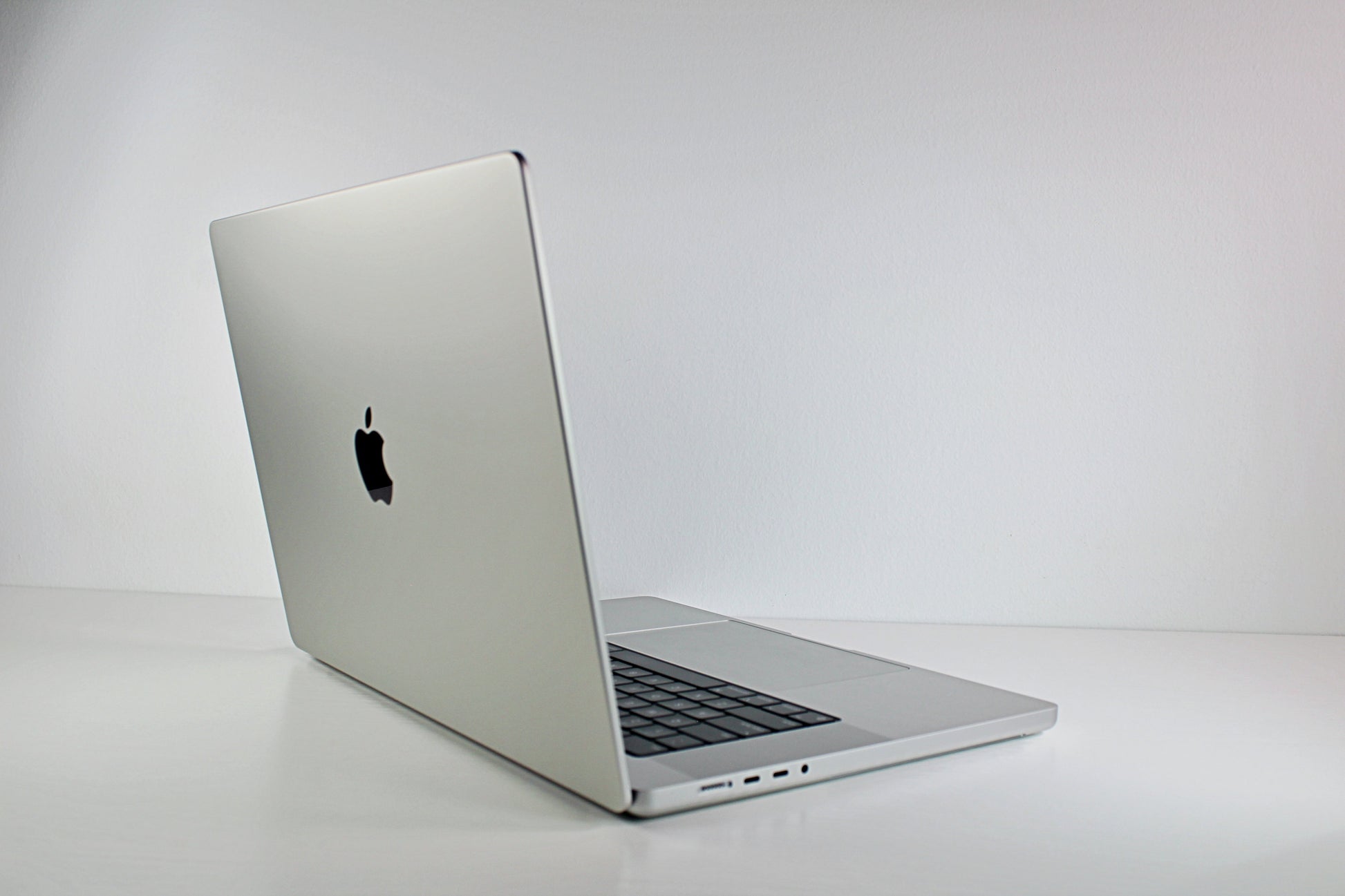 Apple MacBook Pro (2021) 16-inch M1 Max 32-Core 64GB RAM 4TB SSD - AppleCare+ 11/2024 - Techable