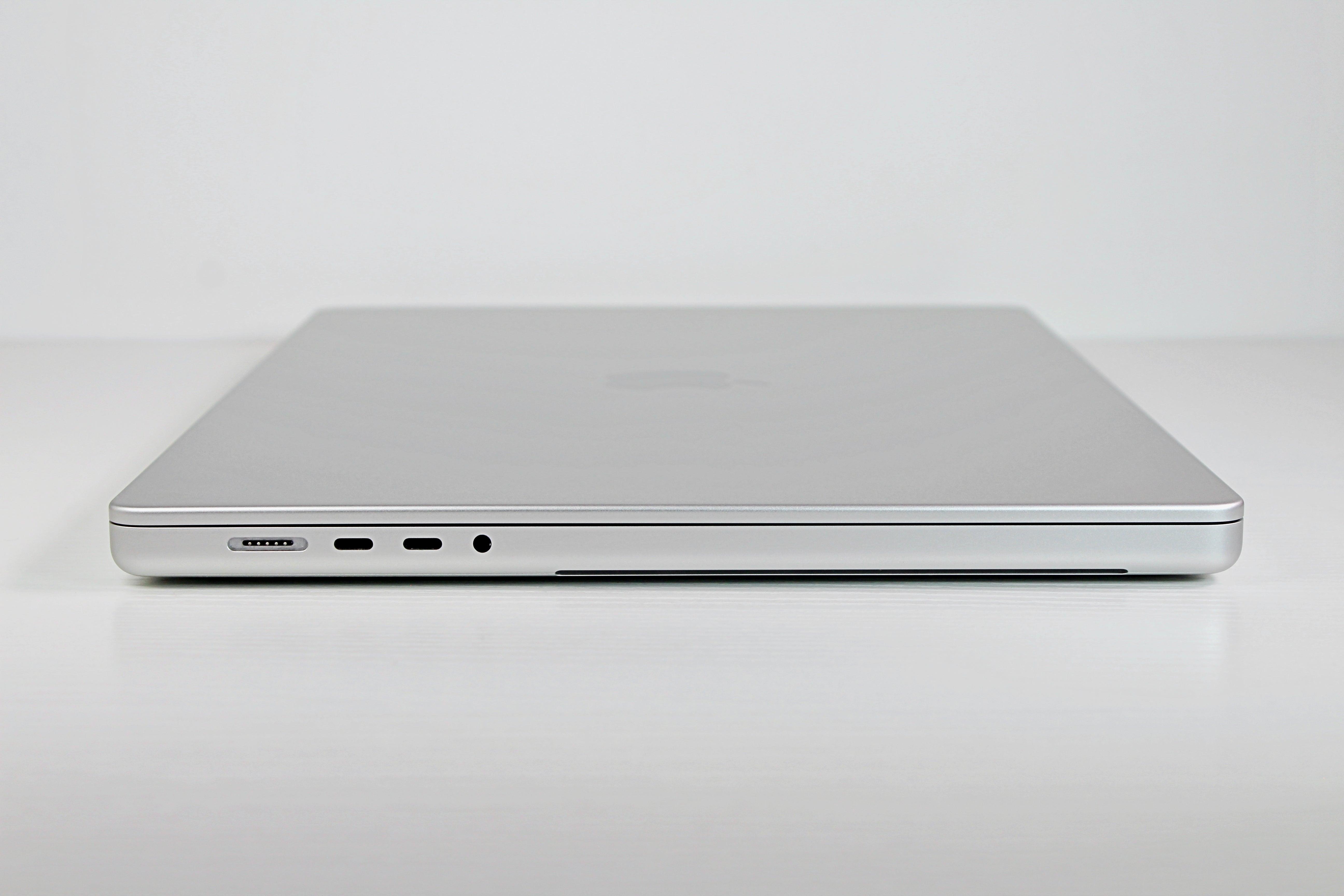Apple MacBook Pro (2021) 14-inch M1 Max 32-Core GPU 64GB RAM 1TB SSD