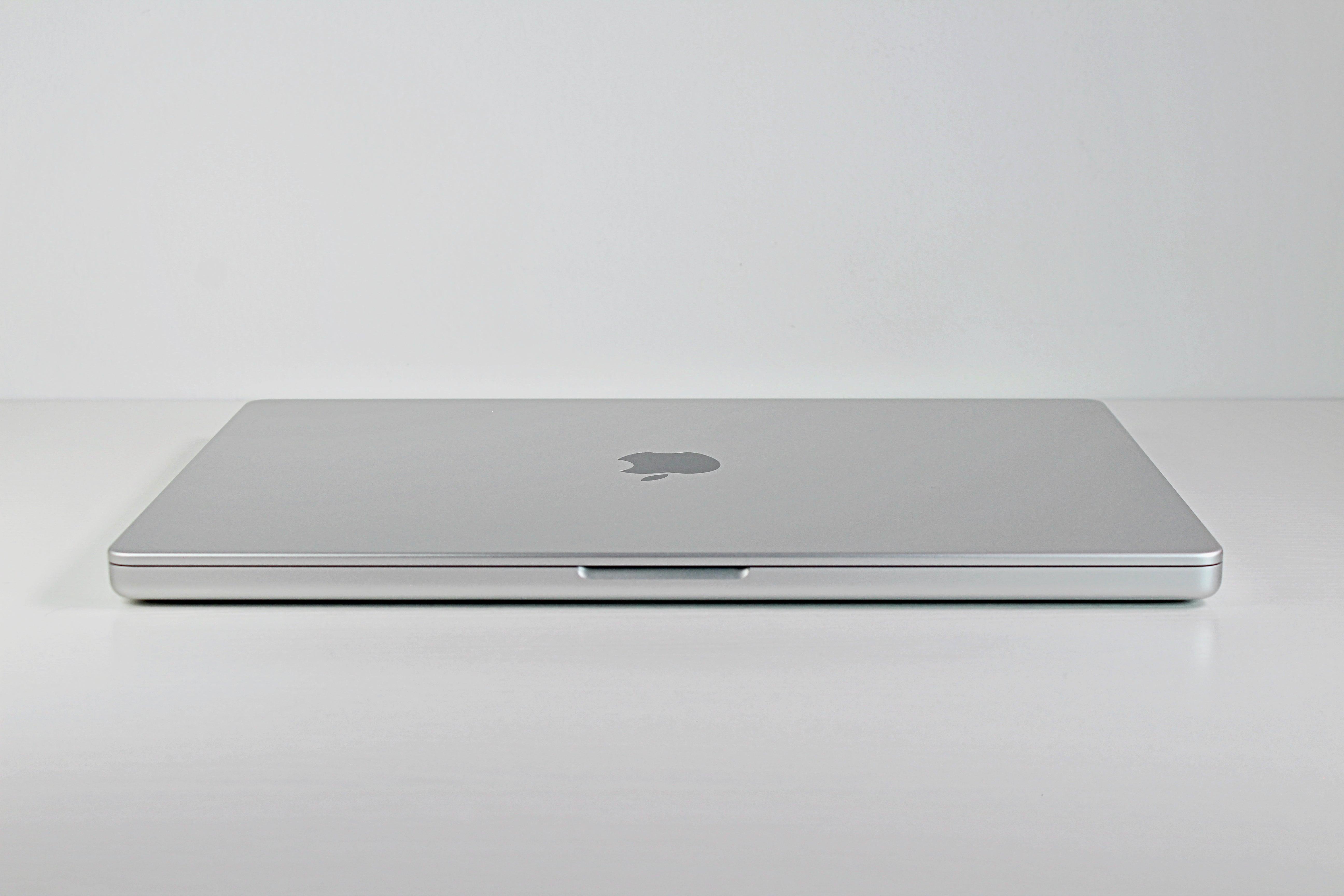 Apple MacBook Pro (2021) 14-inch M1 Max 32-Core GPU 64GB RAM 1TB SSD