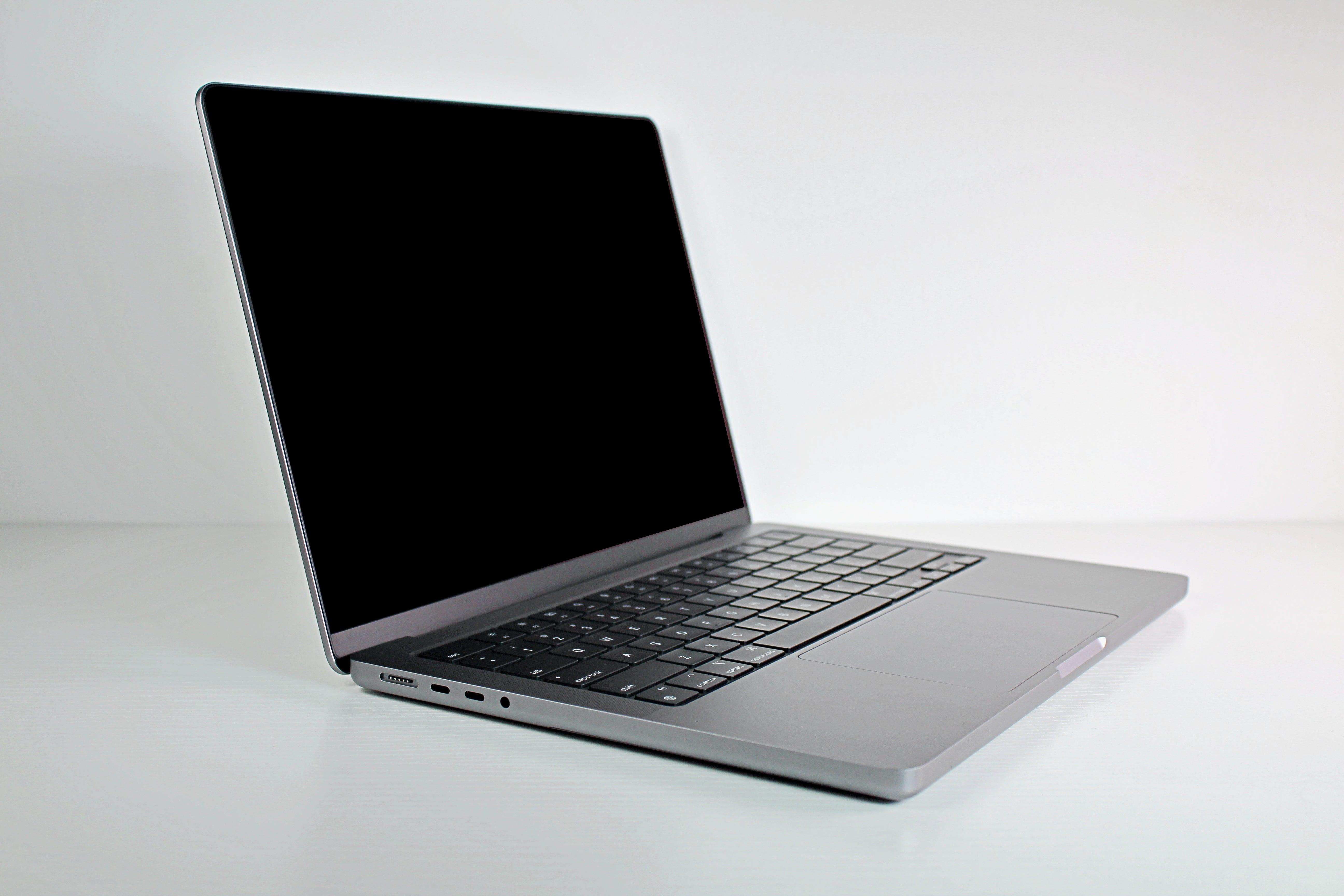 Apple MacBook Pro (2021) 14-inch M1 Max 32-Core GPU 64GB RAM