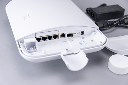 2EZ-POE - Outdoor rated 4 port + 1 uplink POE switch, pole mountable
