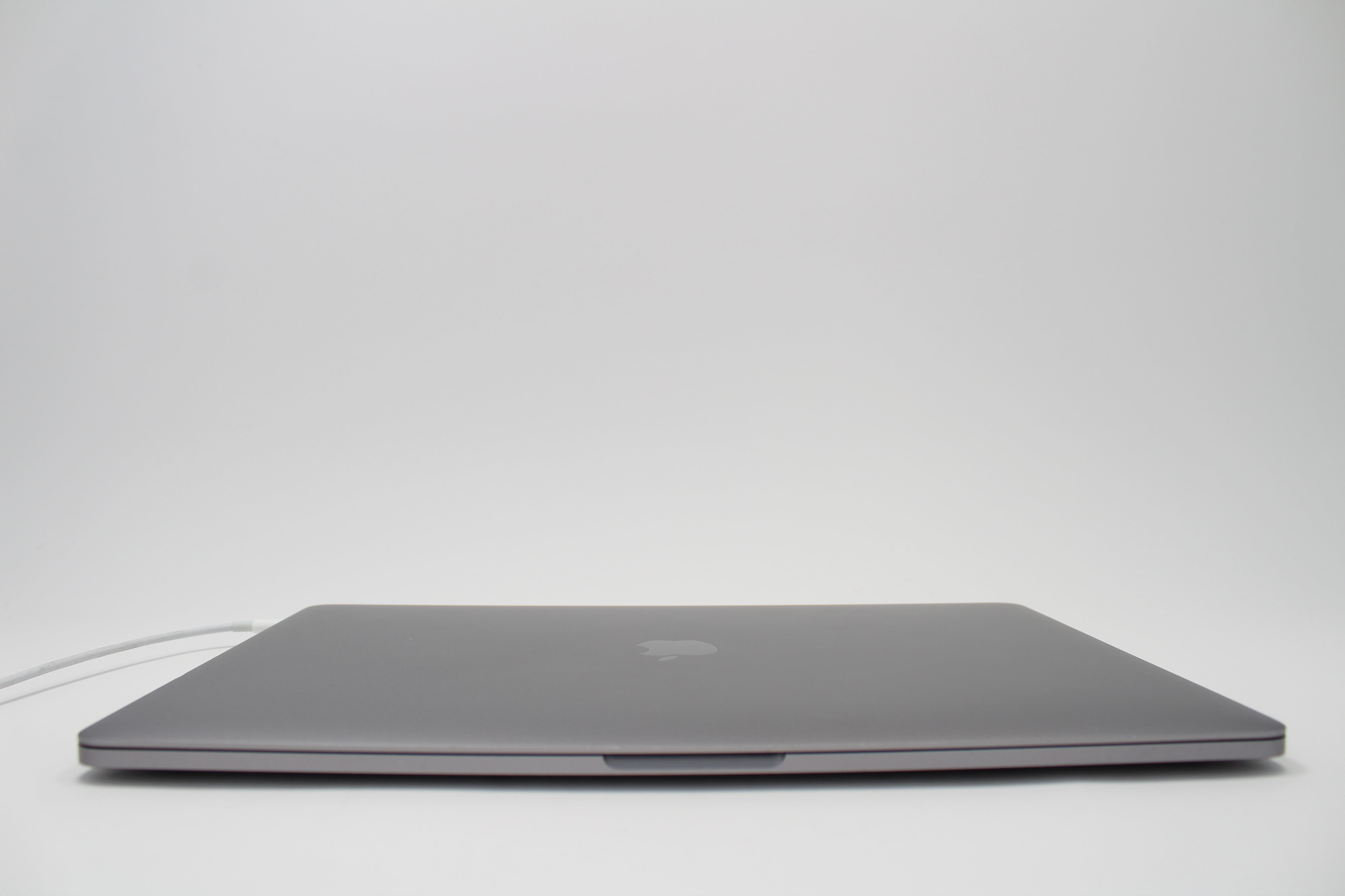 2016 MacBook Pro 15-inch i7 – 16GB RAM 512B SSD Silver | Techable