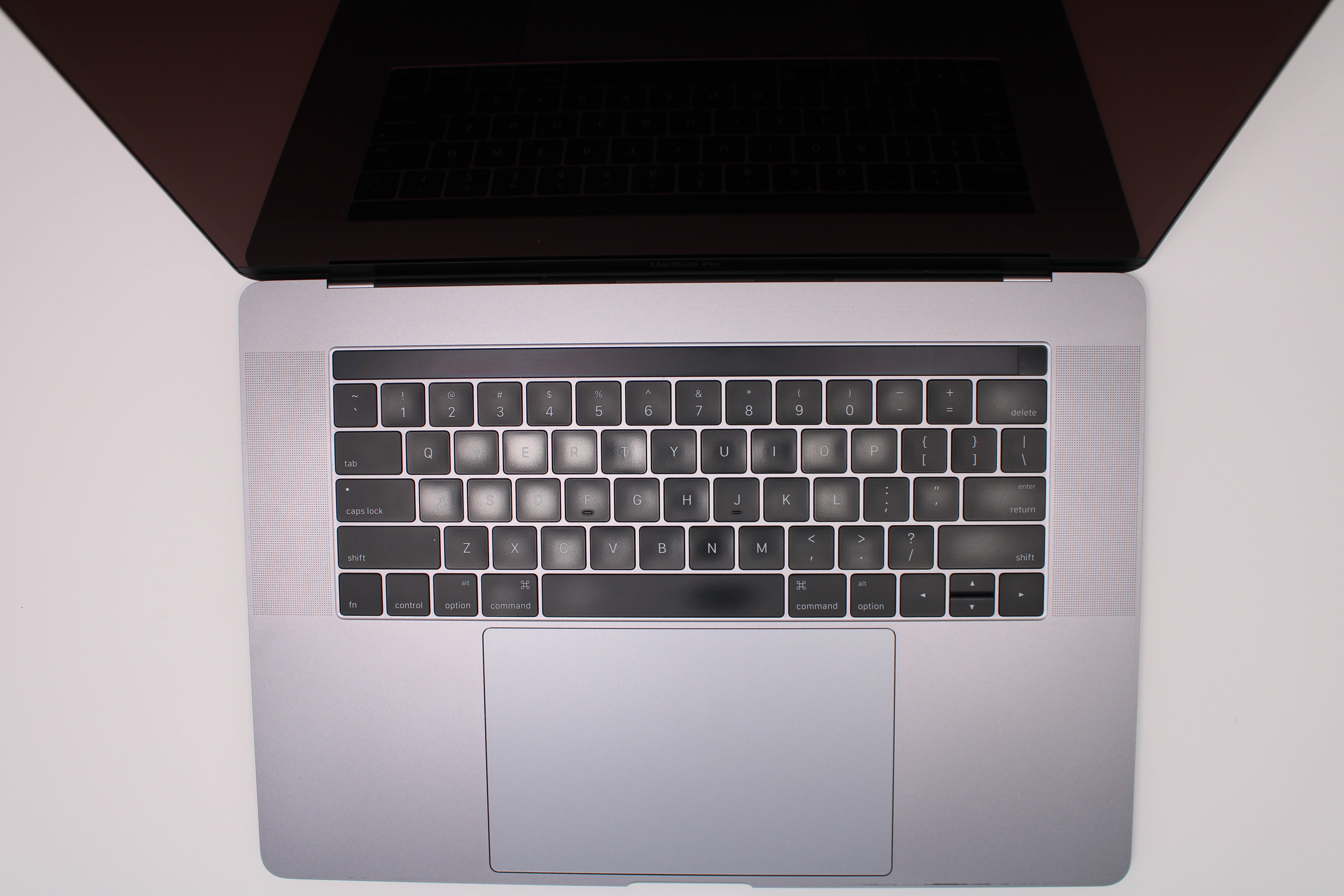 2016 MacBook Pro 15-inch i7 – 16GB RAM 512B SSD Silver | Techable