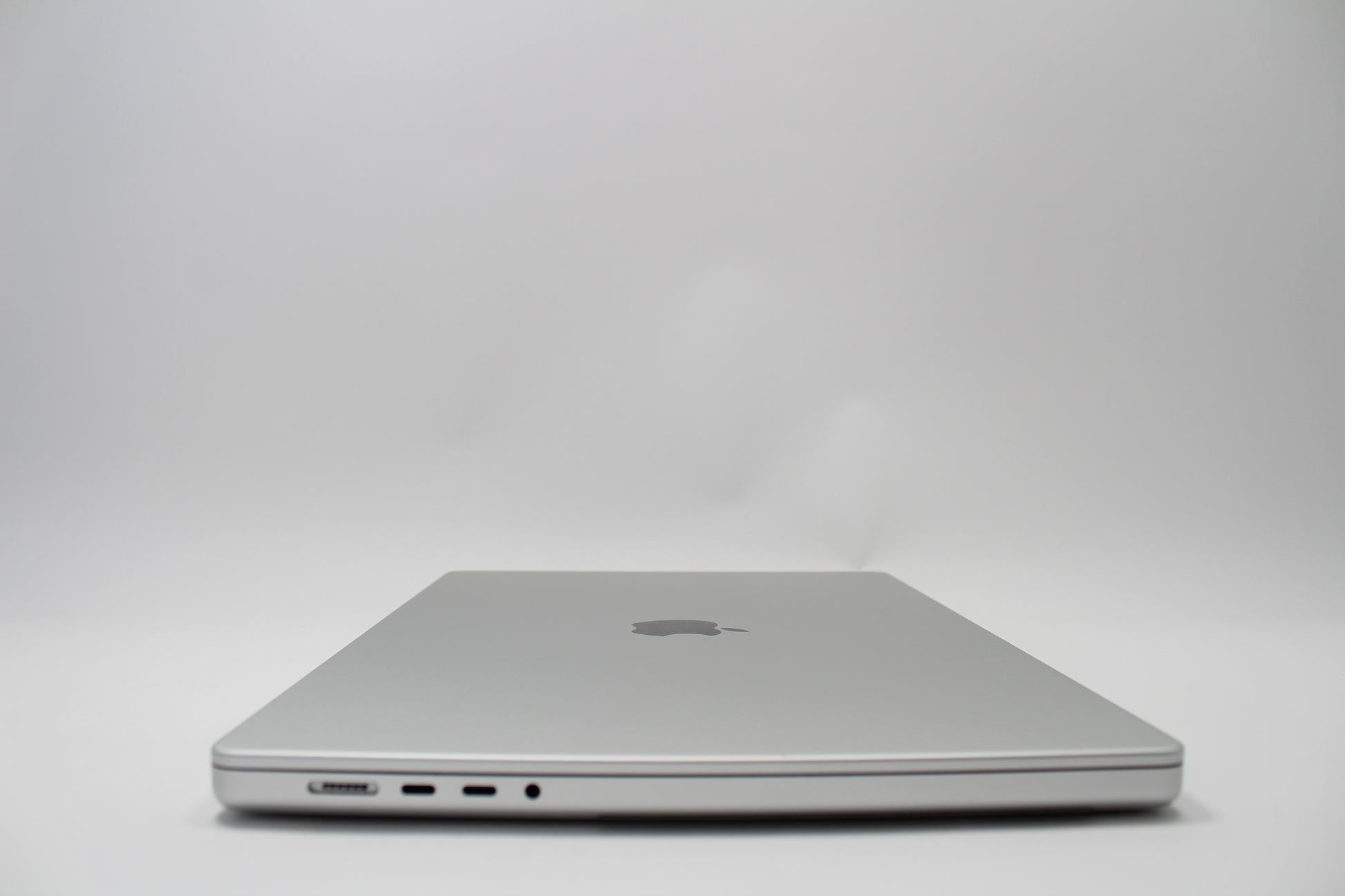 2023 Apple MacBook Pro 16-inch M2 Max – 96GB RAM 4TB 38-Core GPU Silver