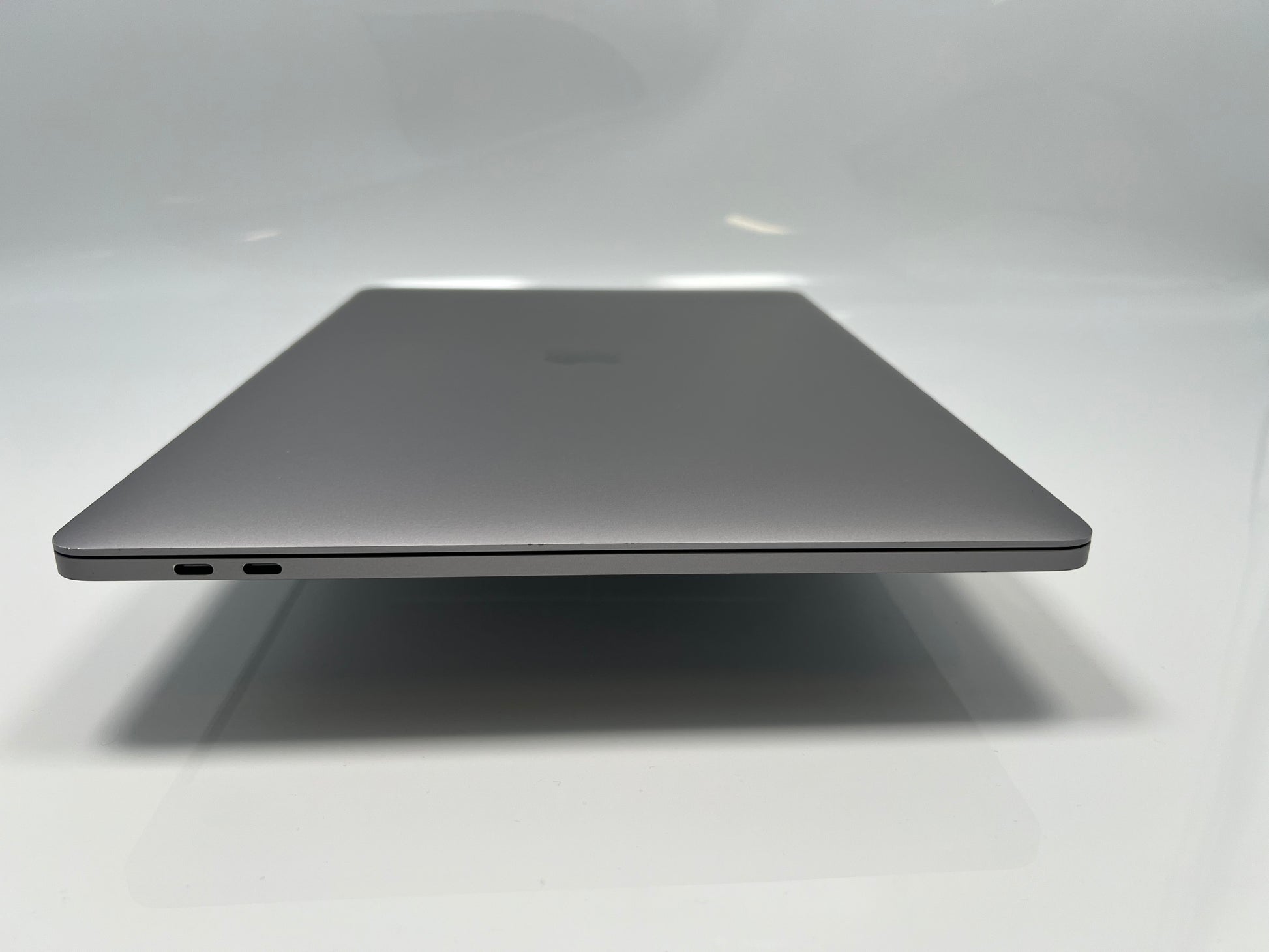 Apple MacBook Pro 15-Inch (2016) 2.7GHz 16GB RAM 512GB SSD - Space Gre Apple MacBook Pro 15-Inch (2016) 2.7GHz 16GB RAM 512GB SSD - Space Gre