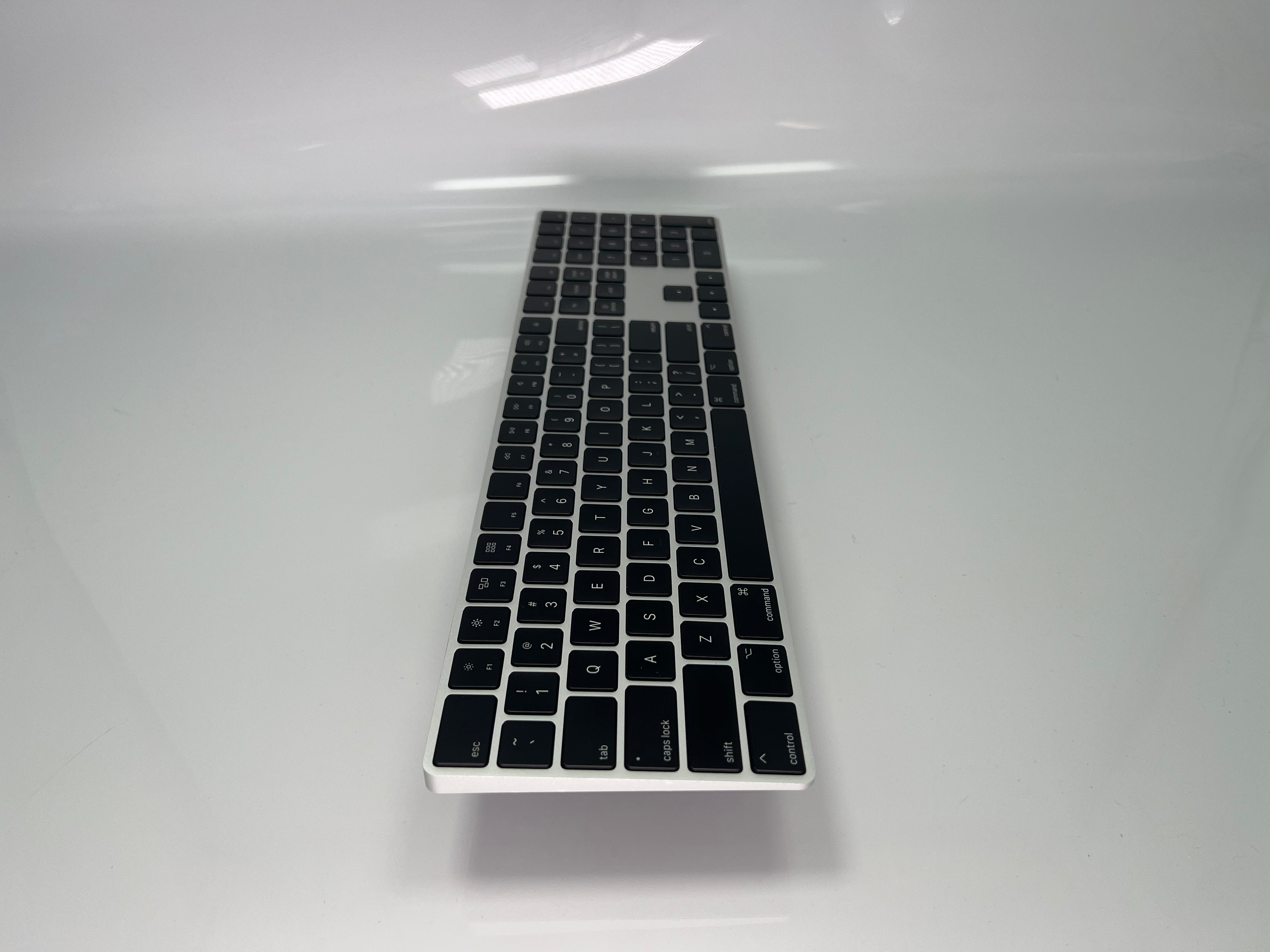 Apple Magic Keyboard online in Silver