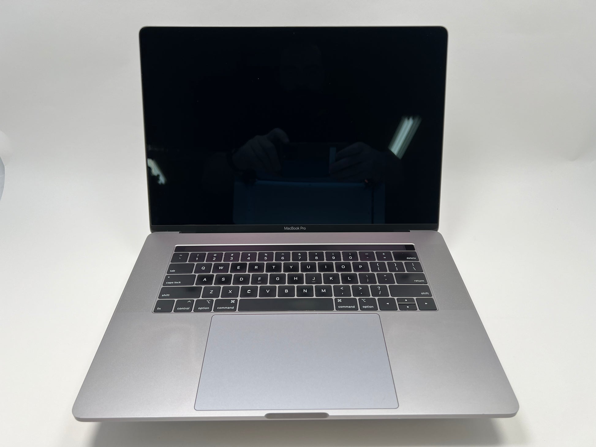 MacBook Pro (2019) 15-inch – Intel Core i9 2.3GHz • Radeon Pro 560X – MacBook Pro (2019) 15-inch – Intel Core i9 2.3GHz • Radeon Pro 560X –