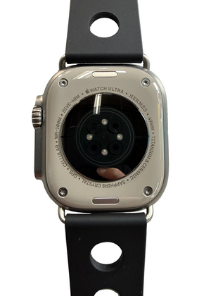 Apple Watch Ultra 3 Hermès (2025) – 49mm • GPS • Cellular – Natural Titanium Case • Noir Scub’H Diving Band – Warranty 04/27
