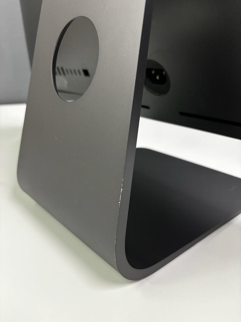 Apple iMac Pro 8-Core 3.2 27 (5K, 2017) 64GB RAM Vega 64X MQ2Y2LL/A – Coretek Computers Apple iMac Pro 8-Core 3.2 27 (5K, 2017) 64GB RAM Vega 64X MQ2Y2LL/A – Coretek Computers