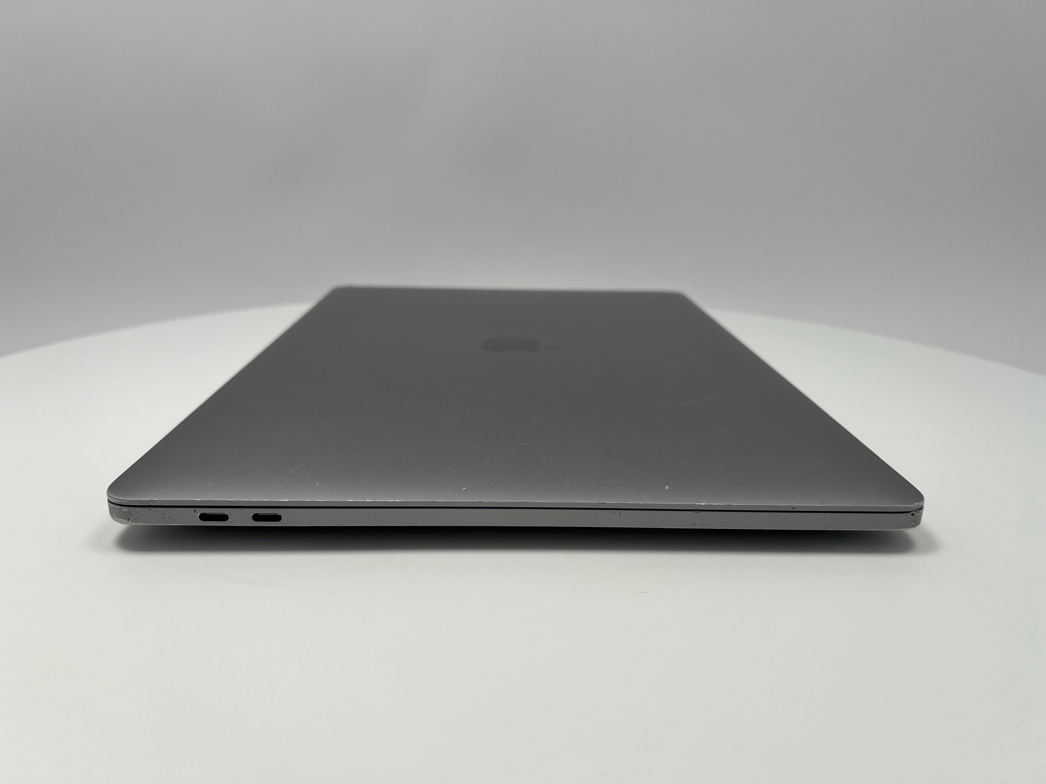 2018 MacBook Pro 15-inch i7 – 16GB RAM 512GB SSD Space Gray