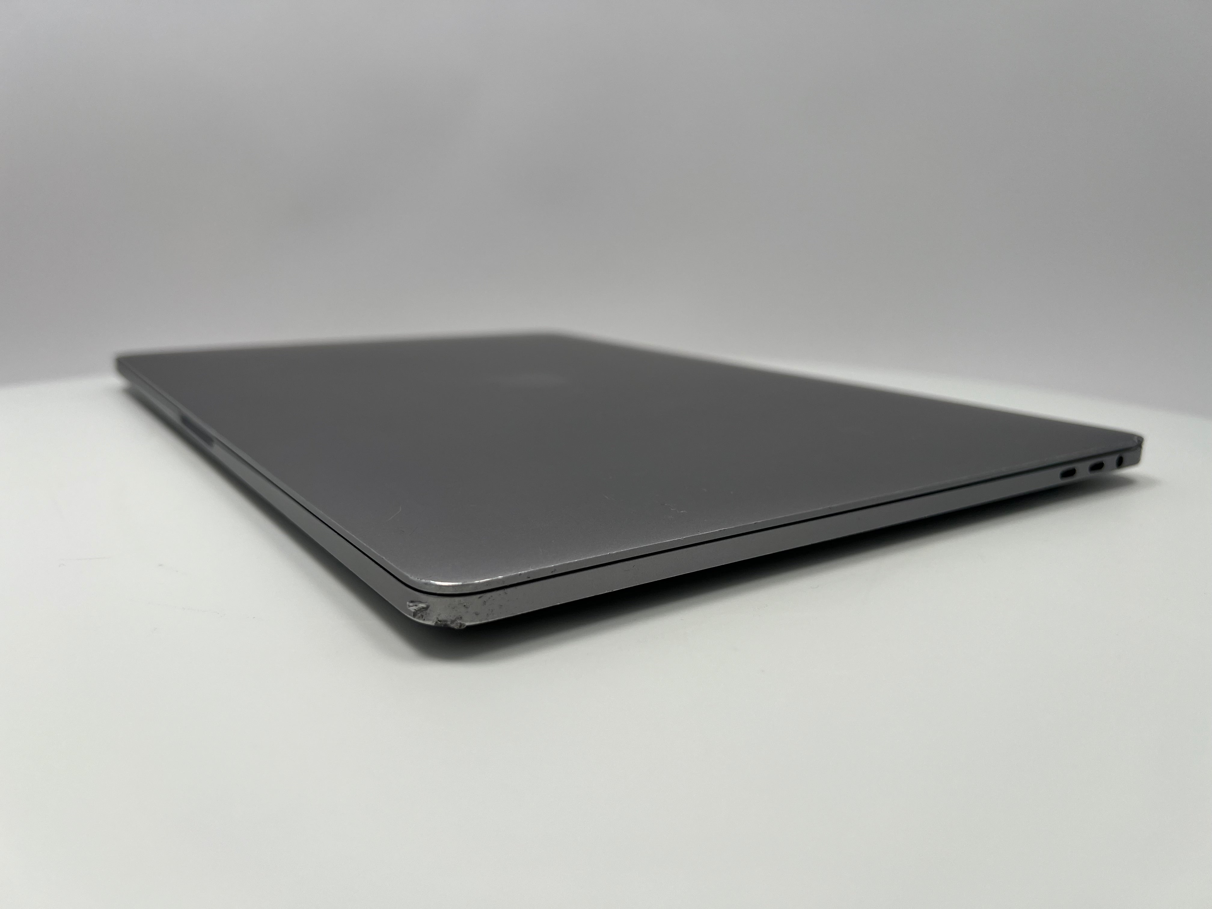 2018 MacBook Pro 15-inch i7 – 16GB RAM 512GB SSD Space Gray