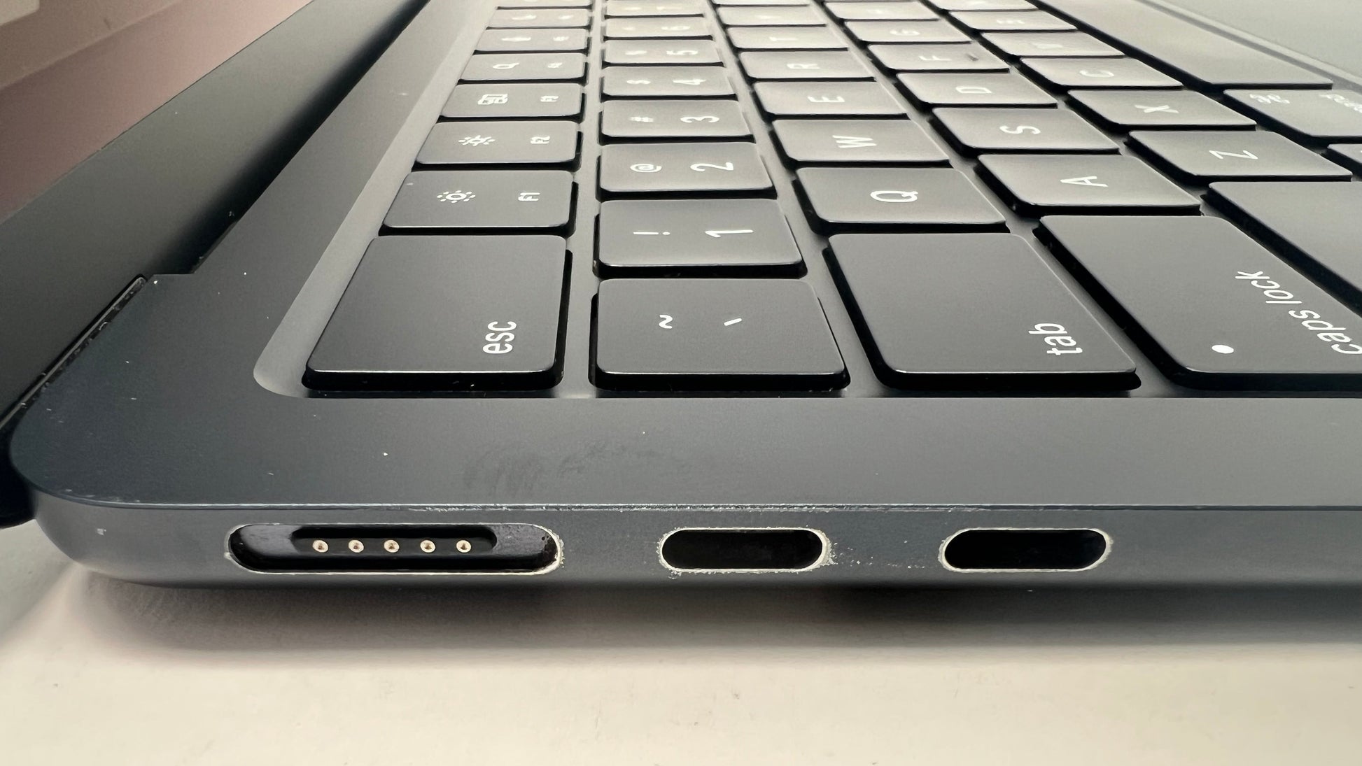 MacBook Air (2022) 13-inch – Apple M2 10-Core GPU | Techable