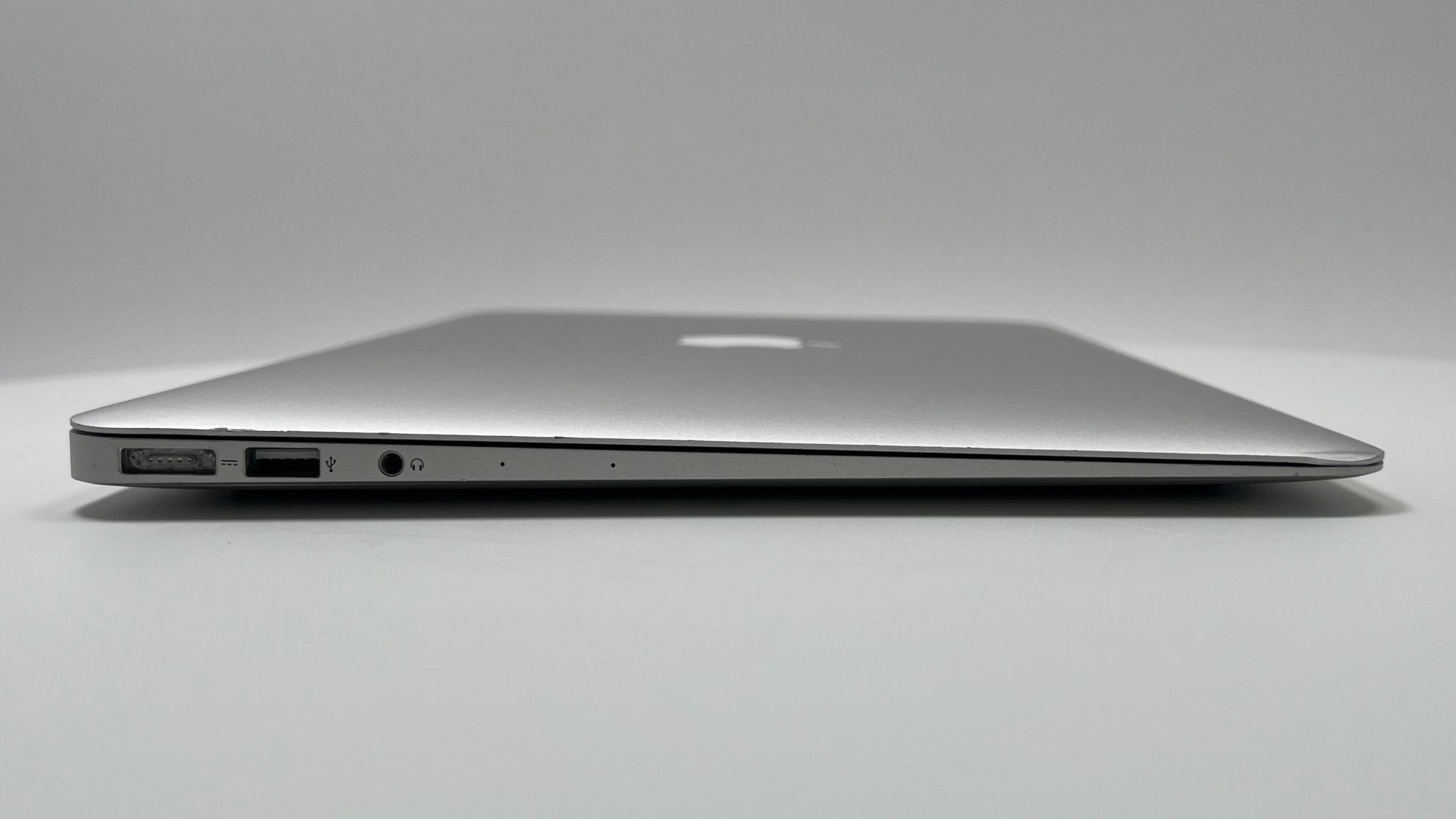 MacBook Air (2017) – i7 • HD 6000 – 8GB RAM 512GB SSD | Techable