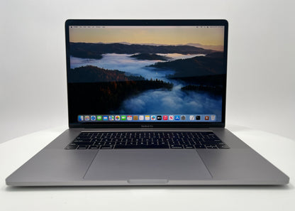 MacBook Pro (2018) 15-inch – Intel Core i7 2.6GHz • Radeon Pro 560X – 16GB RAM 512GB SSD
