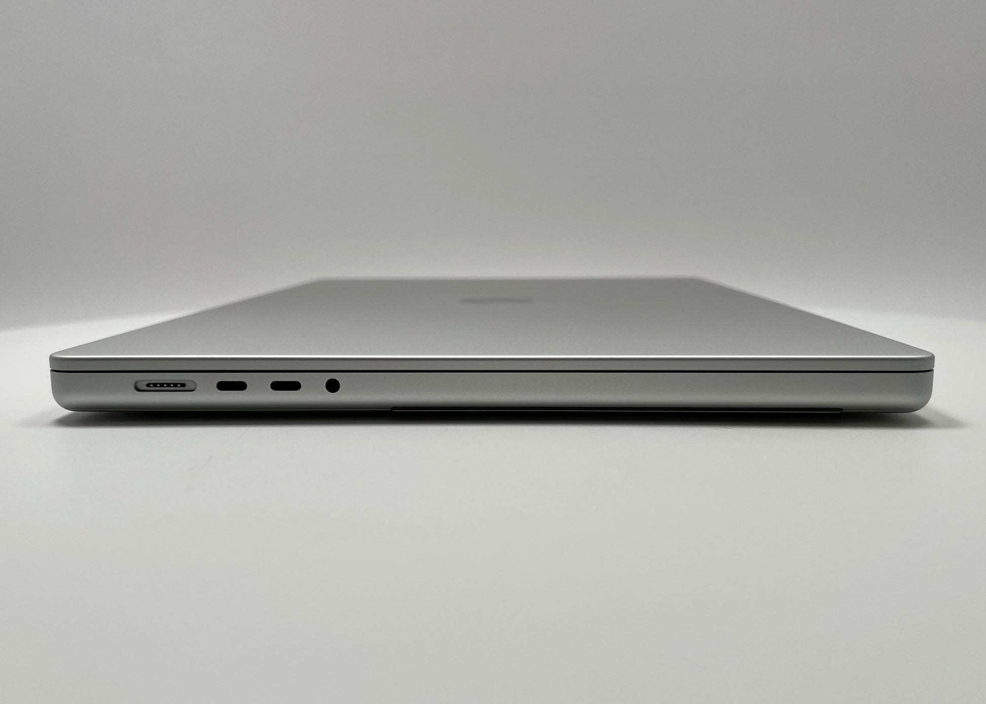 MacBook Pro (2024) 16-inch Nano-Texture Display Apple M4 Max 40-Core GPU | Techable