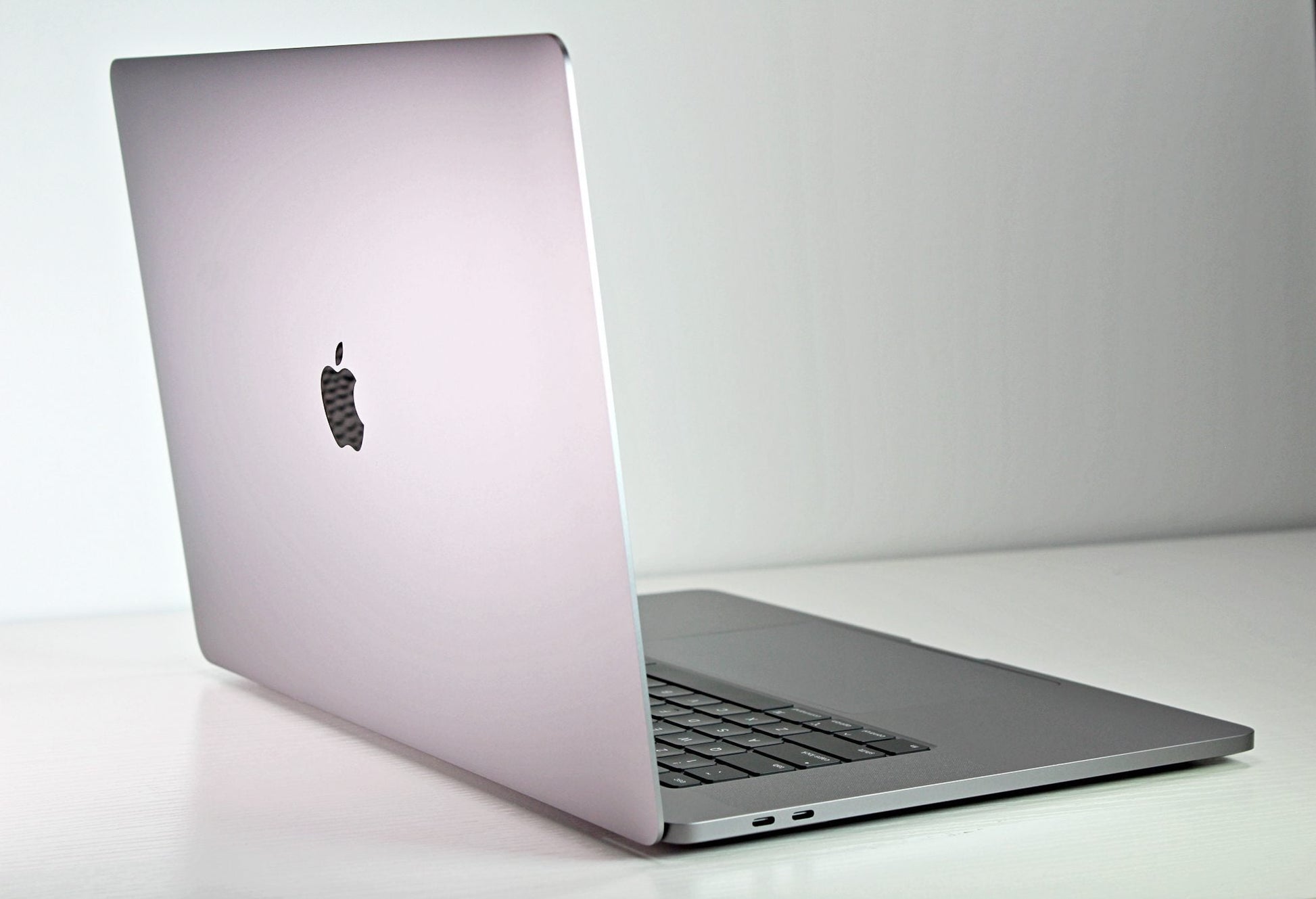 MacBook Pro (2019) 16-Inch - 2.6GHz Core i7 - 5600M - 16GB RAM - Space Grey (Configurable) - Techable