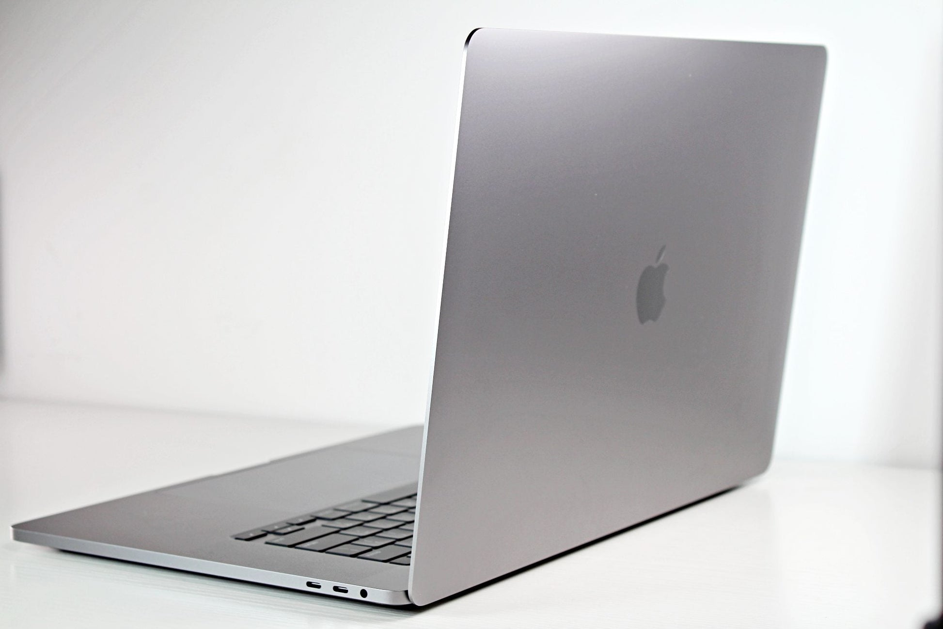 MacBook Pro (2019) 16-Inch - 2.6GHz Core i7 - 5600M - 16GB RAM - Space Grey (Configurable) - Techable