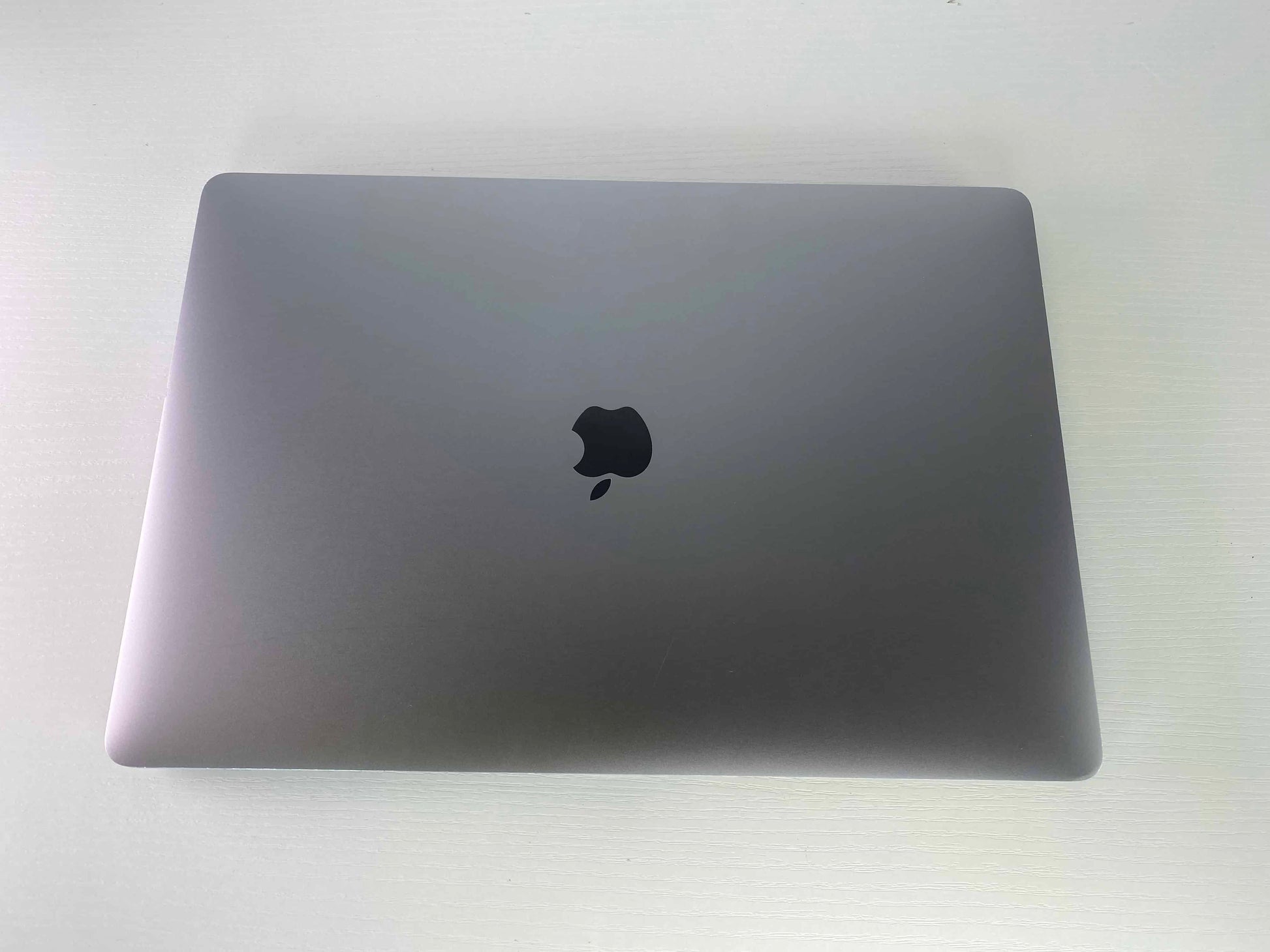 Apple MacBook Pro (15-inch 2018) 2.8GHz i7 16GB RAM 512GB SSD AMD 555X GPU