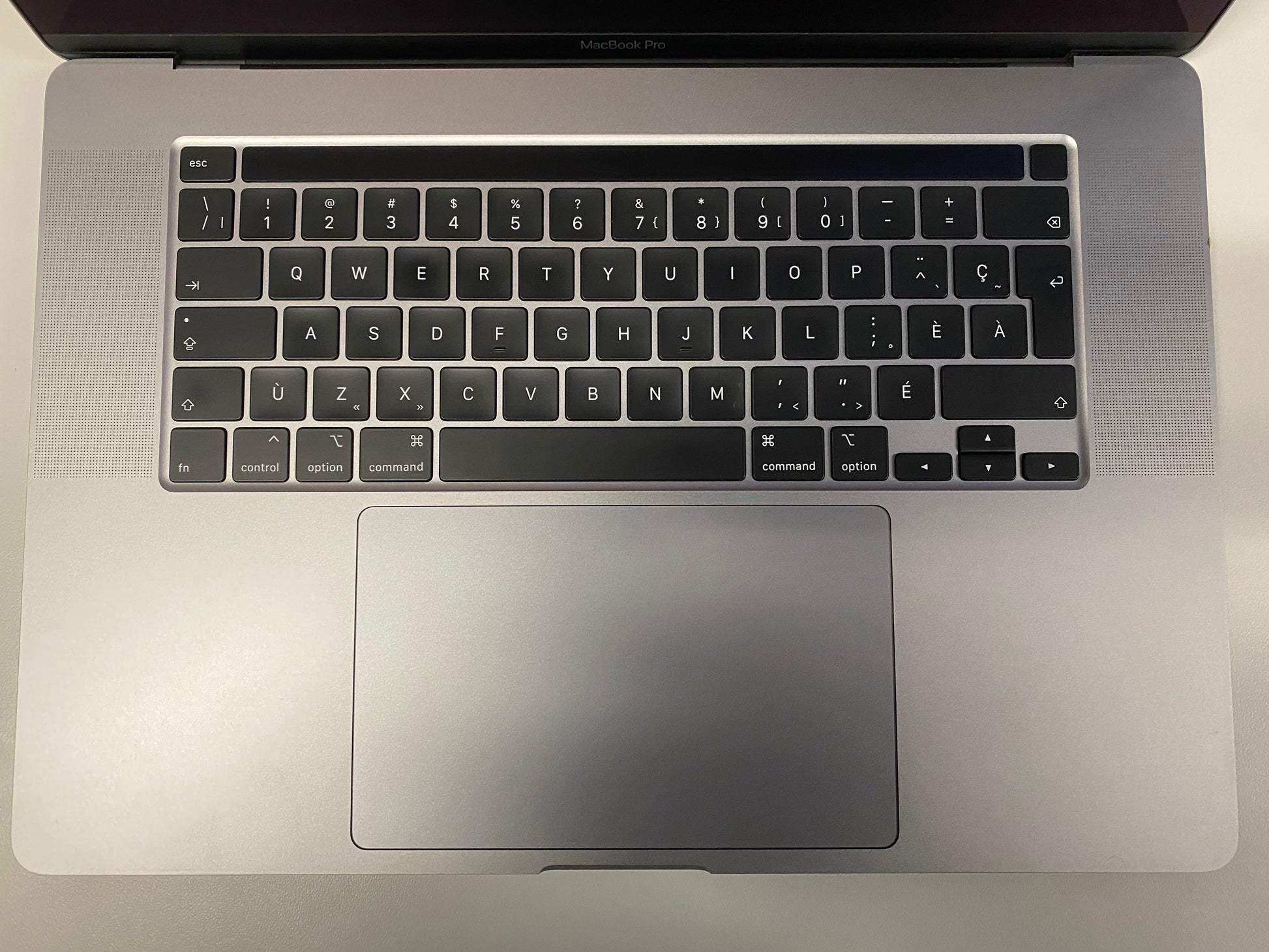 French Keyboard Like New Battery Apple MacBook Pro (16-inch 2019) 2.4 GHz i9 32GB 2TB SSD