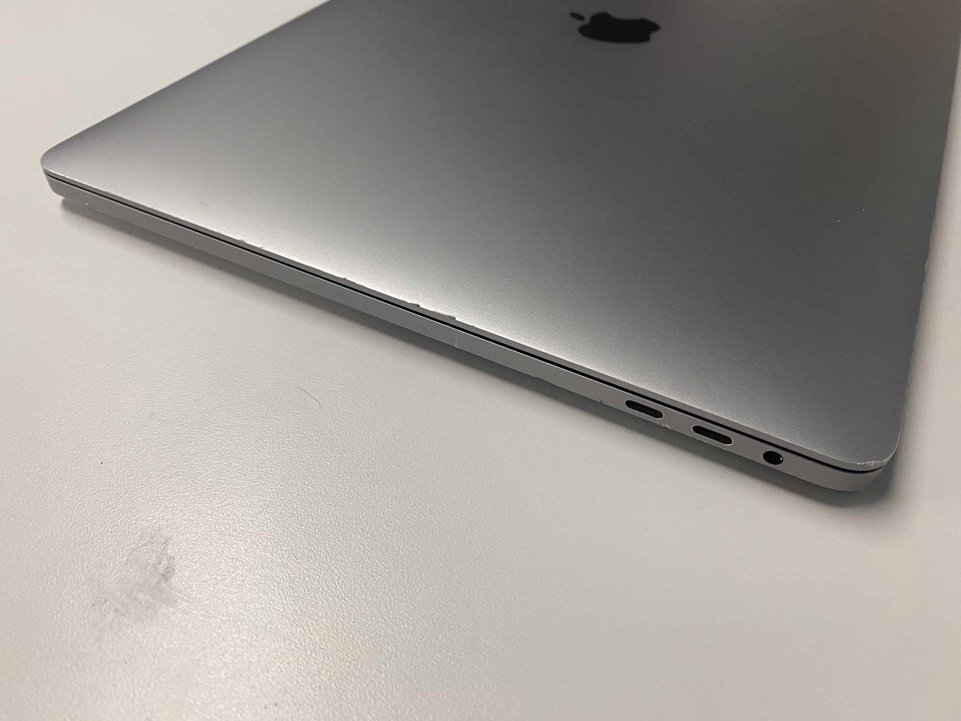 Apple MacBook Pro (16-inch 2019) 2.4 GHz i9 64GB 4TB SSD 5500M (Space Grey) AppleCare+ 3/24