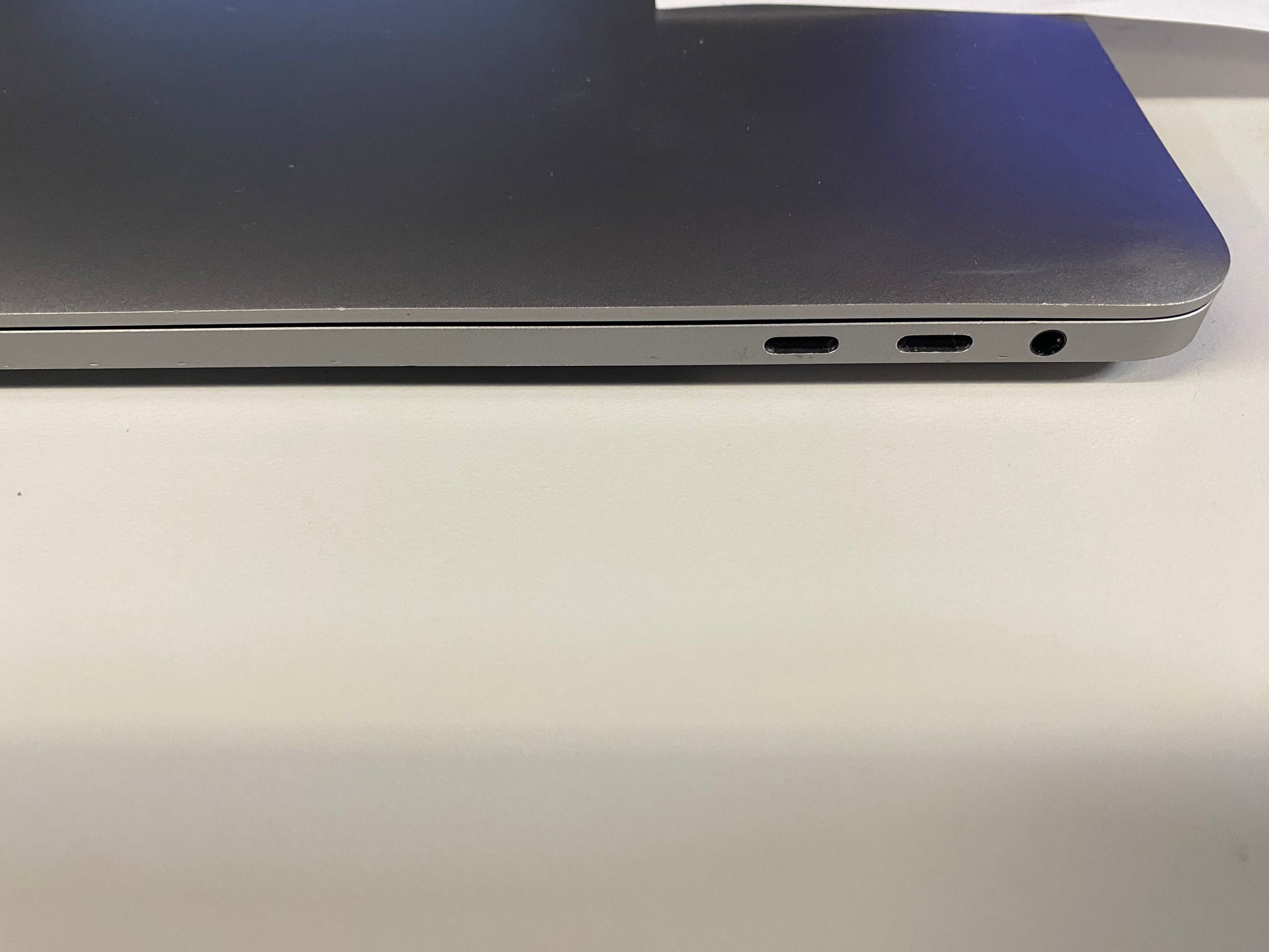Apple MacBook Pro (16-inch 2019) 2.4 GHz i9 32GB 2TB SSD