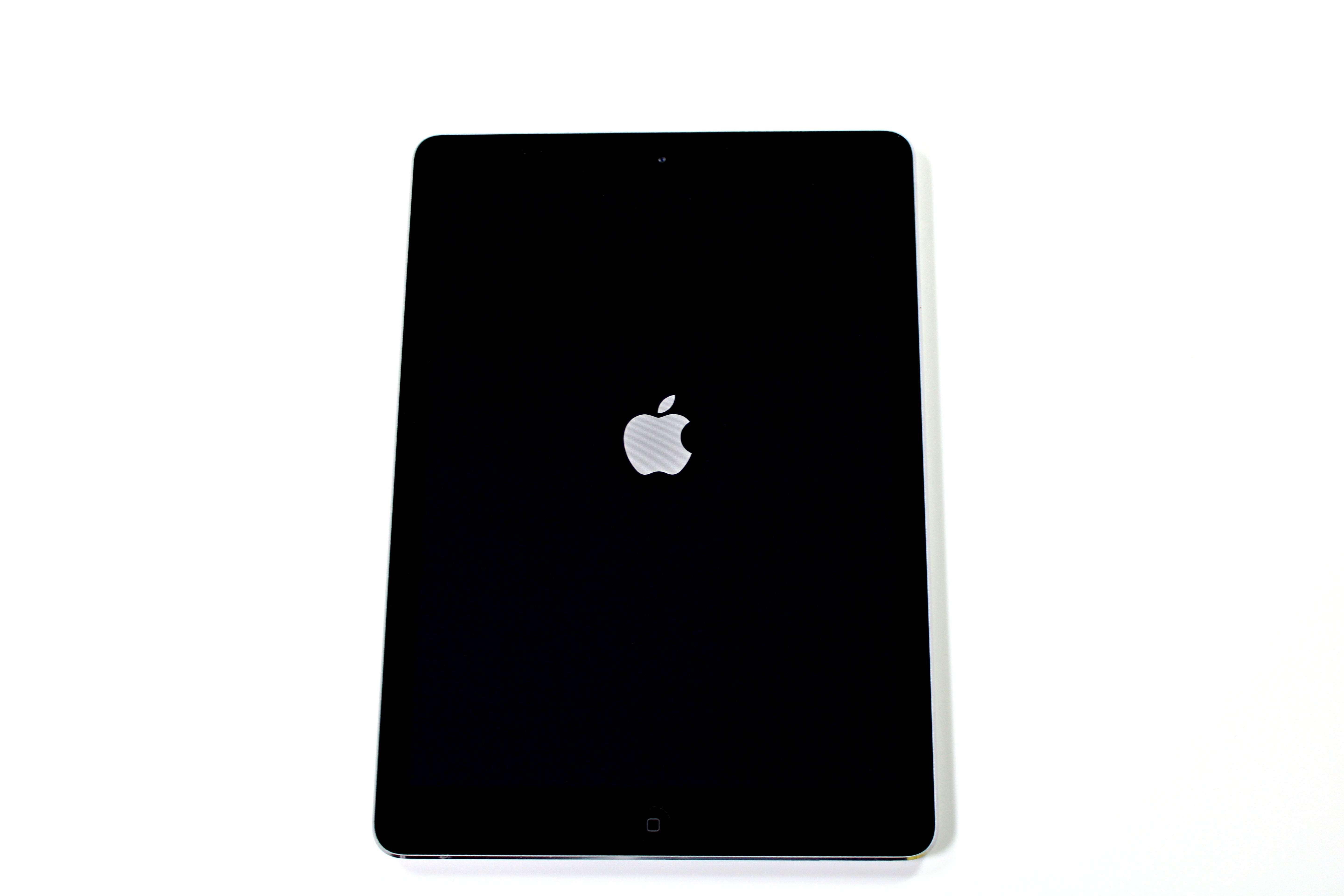  Apple iPad Air 16GB WiFi Tablet - Space Gray (Renewed