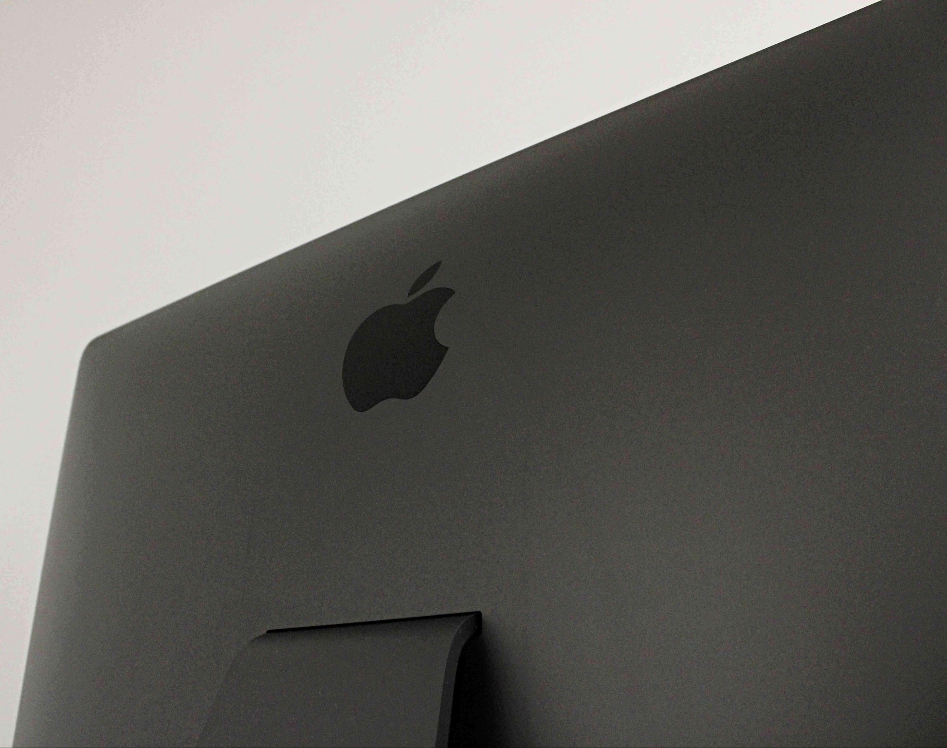2017 Apple iMac Pro 27-inch 3.0GHz 10-Core Intel Xeon W - 128GB RAM - 2TB SSD - Radeon Pro Vega 56 - Techable