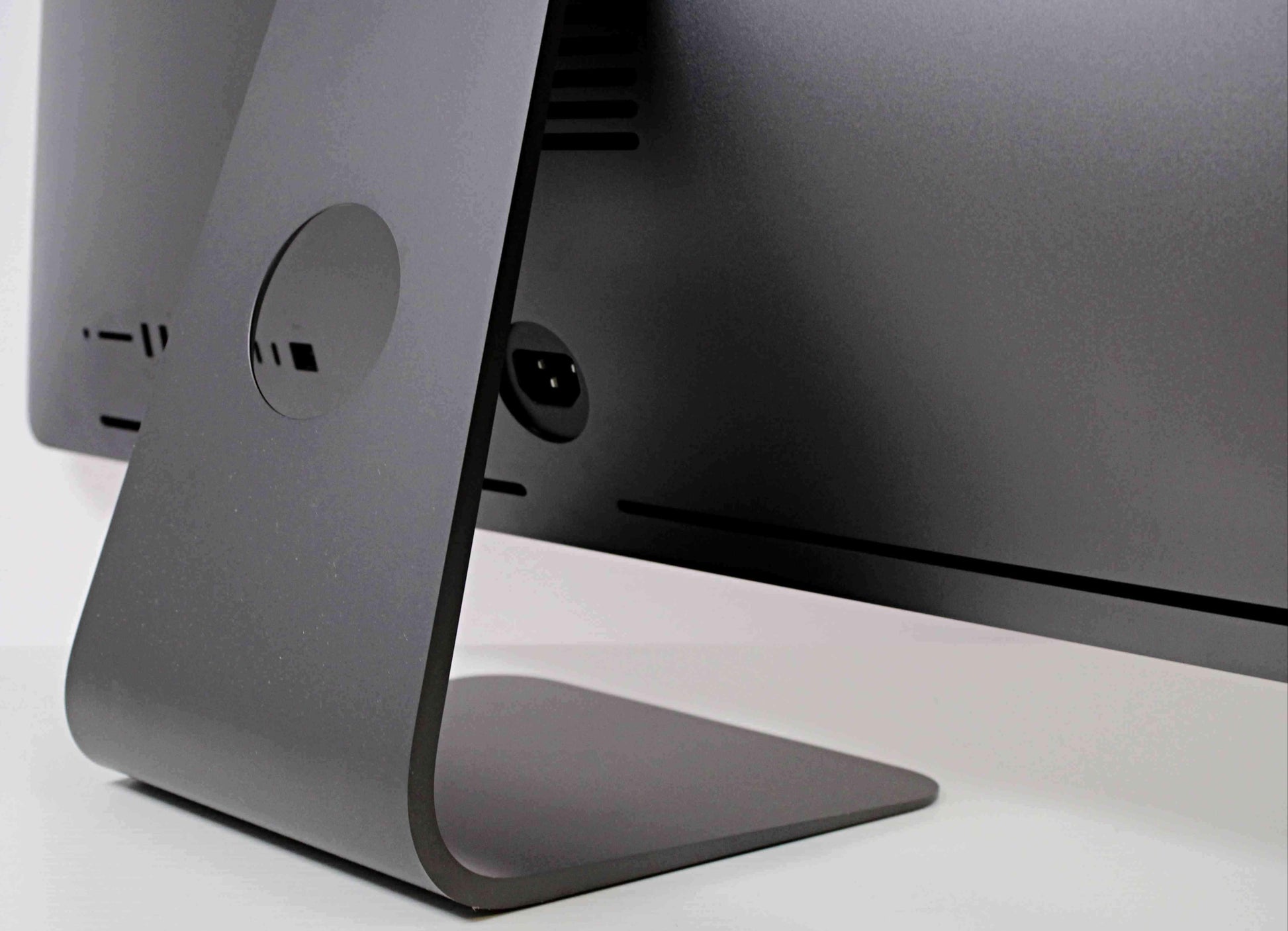 2017 Apple iMac Pro 27-inch 3.0GHz 10-Core Intel Xeon W - 128GB RAM - 2TB SSD - Radeon Pro Vega 56 - Techable