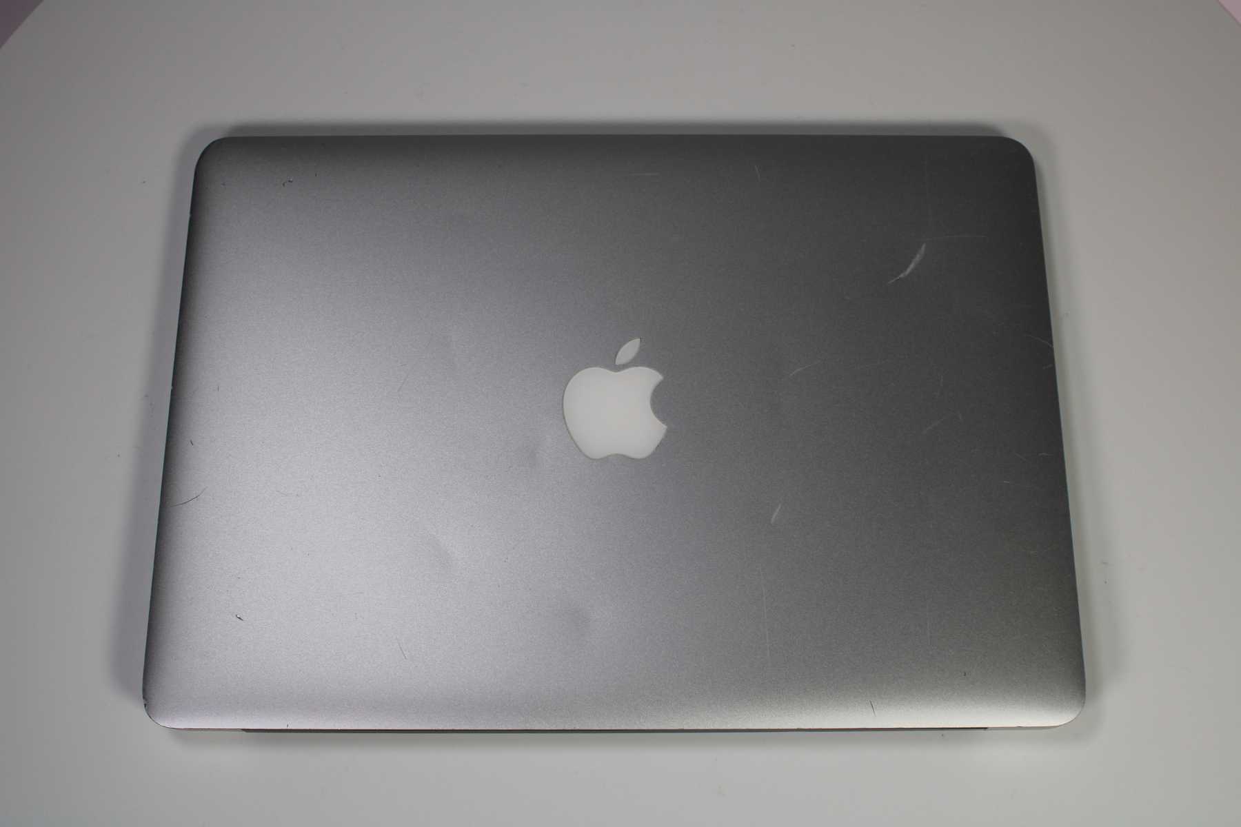 Apple MacBook Air 13-inch 2015 1.6GHz Core i5 8GB SSD (Wear & Tear Special)