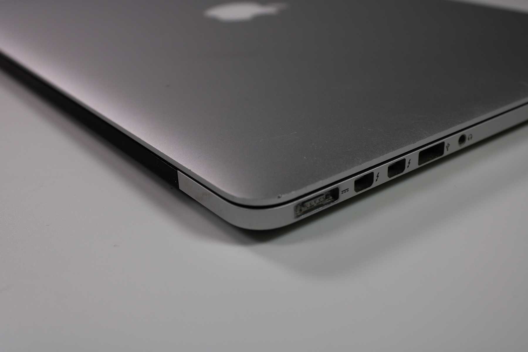 Apple MacBook Pro 15-inch 2013 2.7GHz Core i7 16GB RAM Dual GPU (Wear & Tear Special)