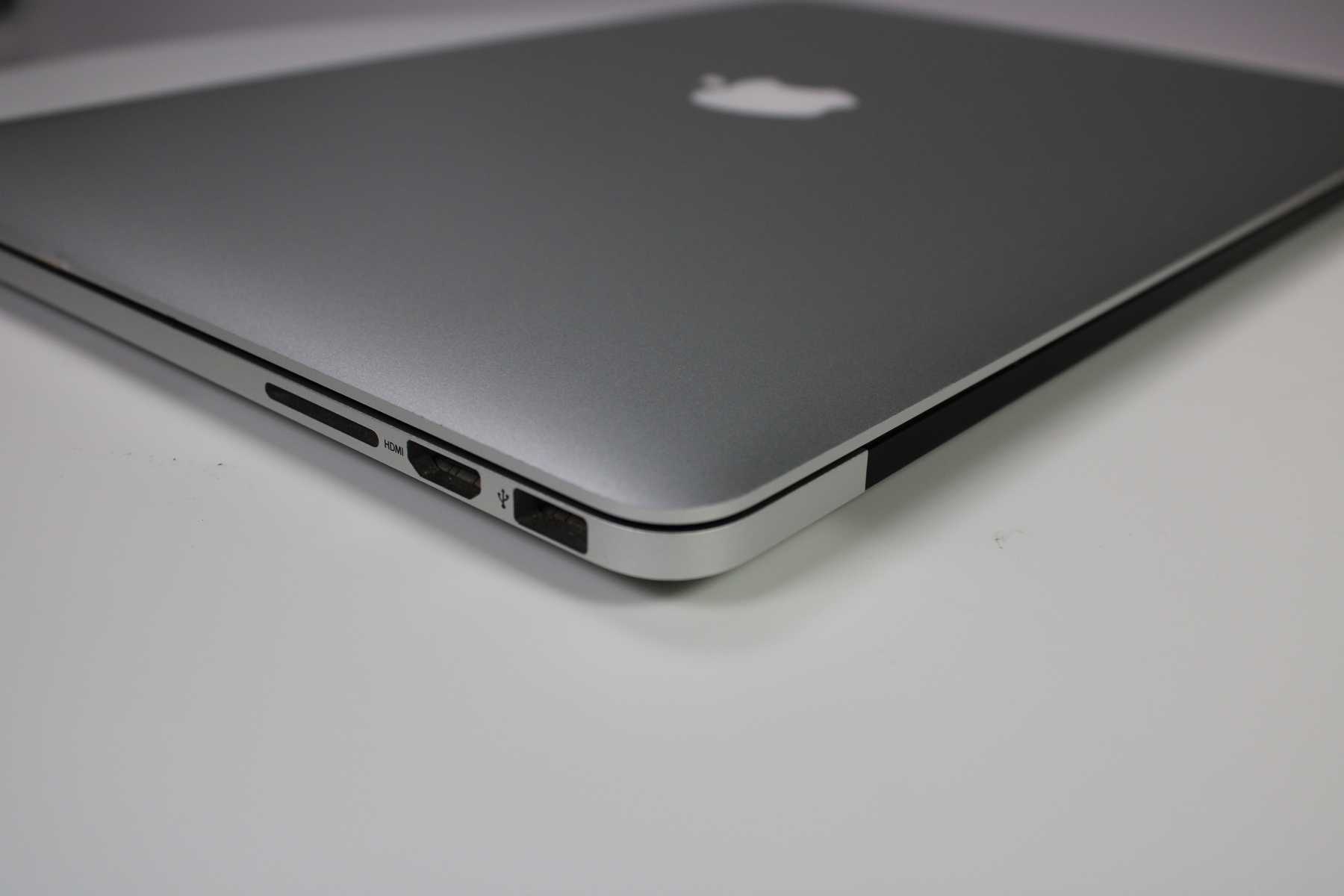 Apple MacBook Pro 15-inch 2015 2.2GHz Core i7 16GB RAM Integrated GPU (Wear & Tear Special)