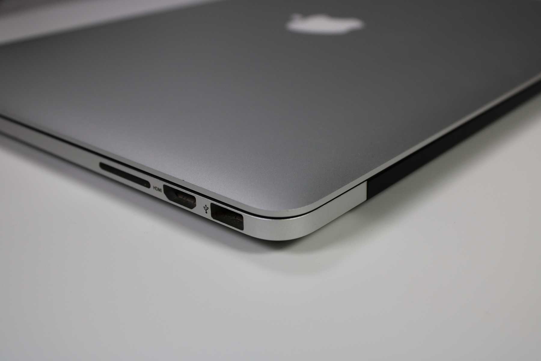Apple MacBook Pro 15-inch 2015 2.5GHz Core i7 16GB RAM Dual GPU (Wear & Tear Special)