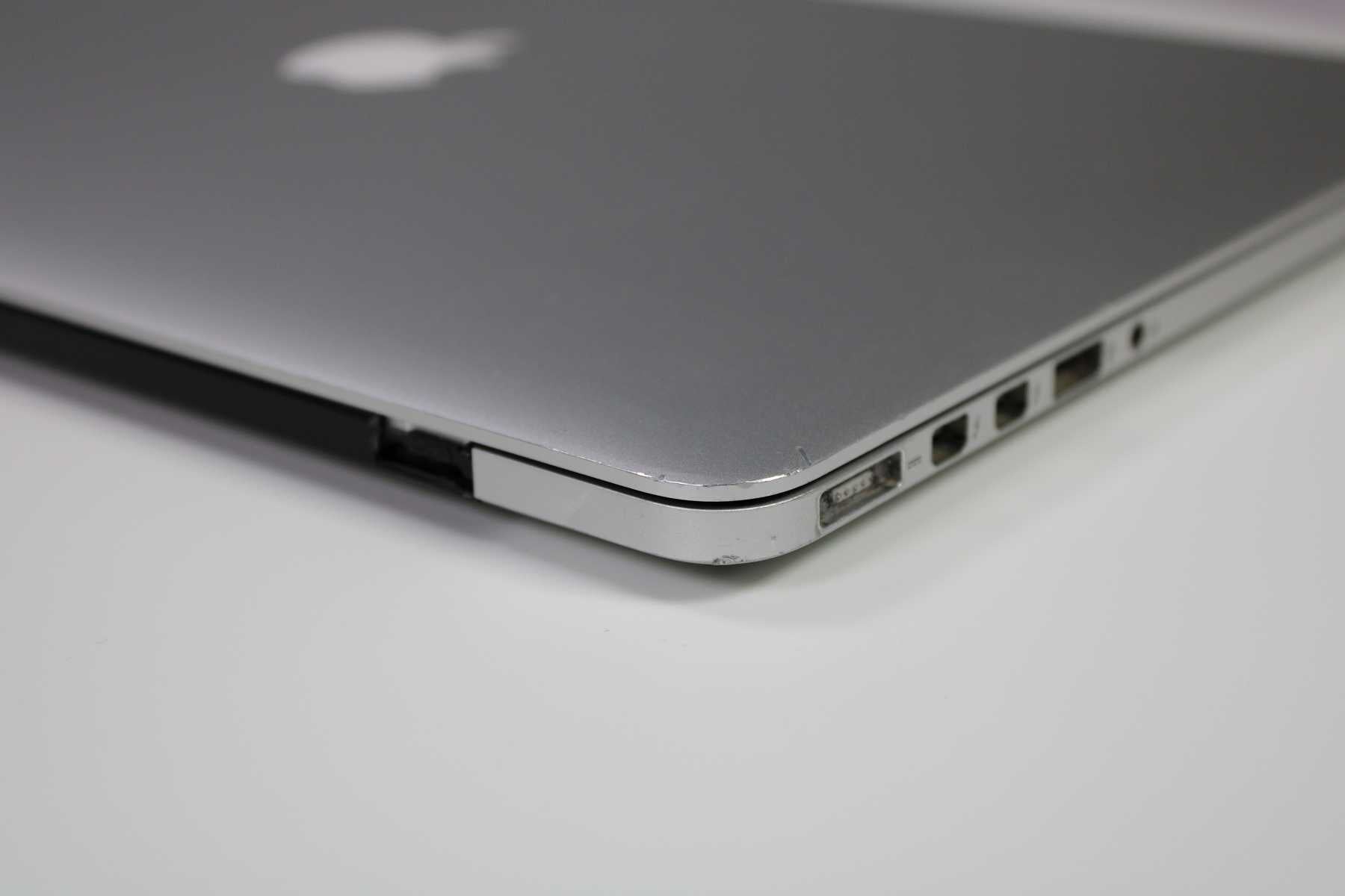 Apple MacBook Pro 15-inch 2015 2.8GHz Core i7 16GB RAM Dual GPU (Wear & Tear Special)