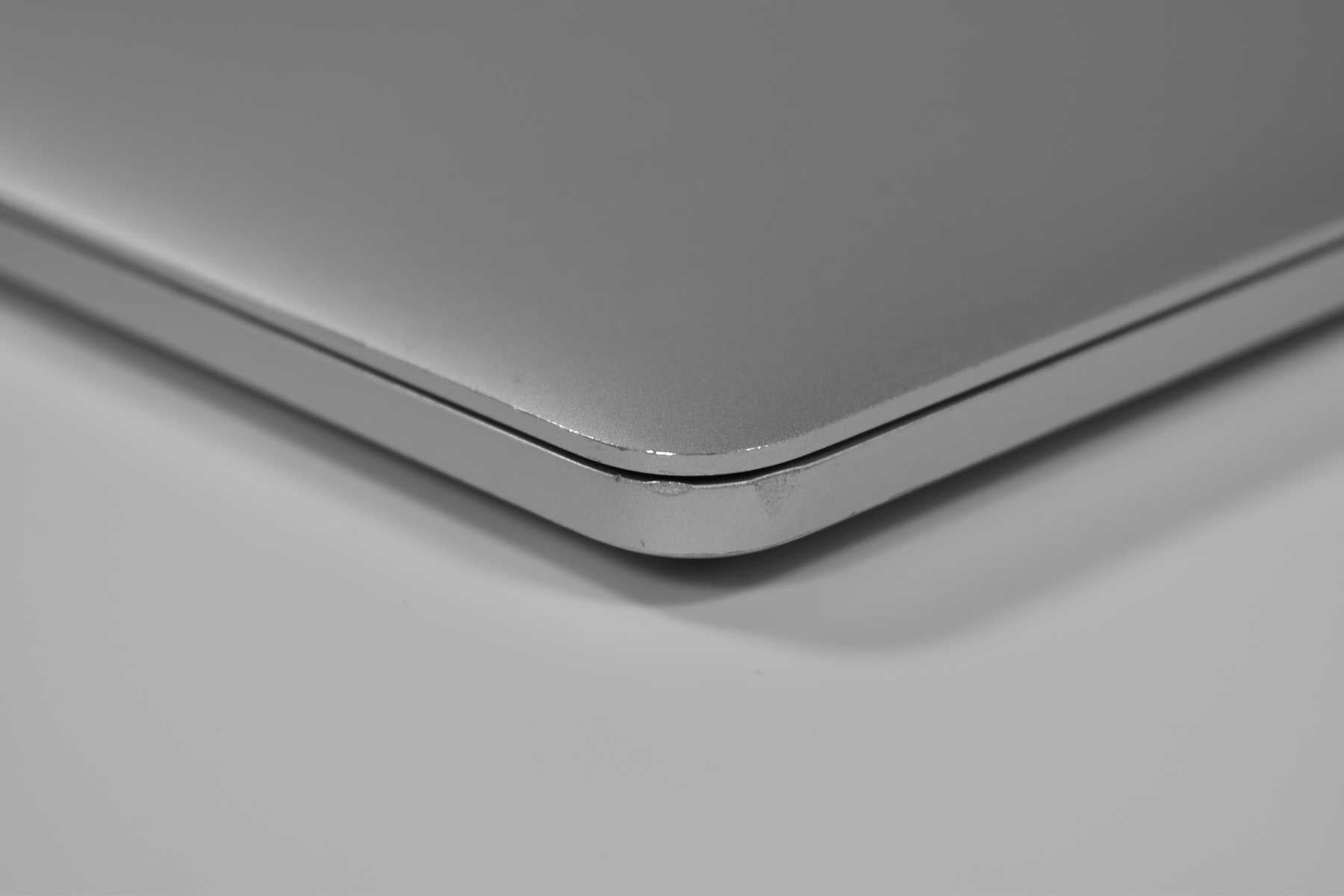 Apple MacBook Pro 15-inch 2015 2.8GHz Core i7 16GB RAM Dual GPU (Wear & Tear Special)