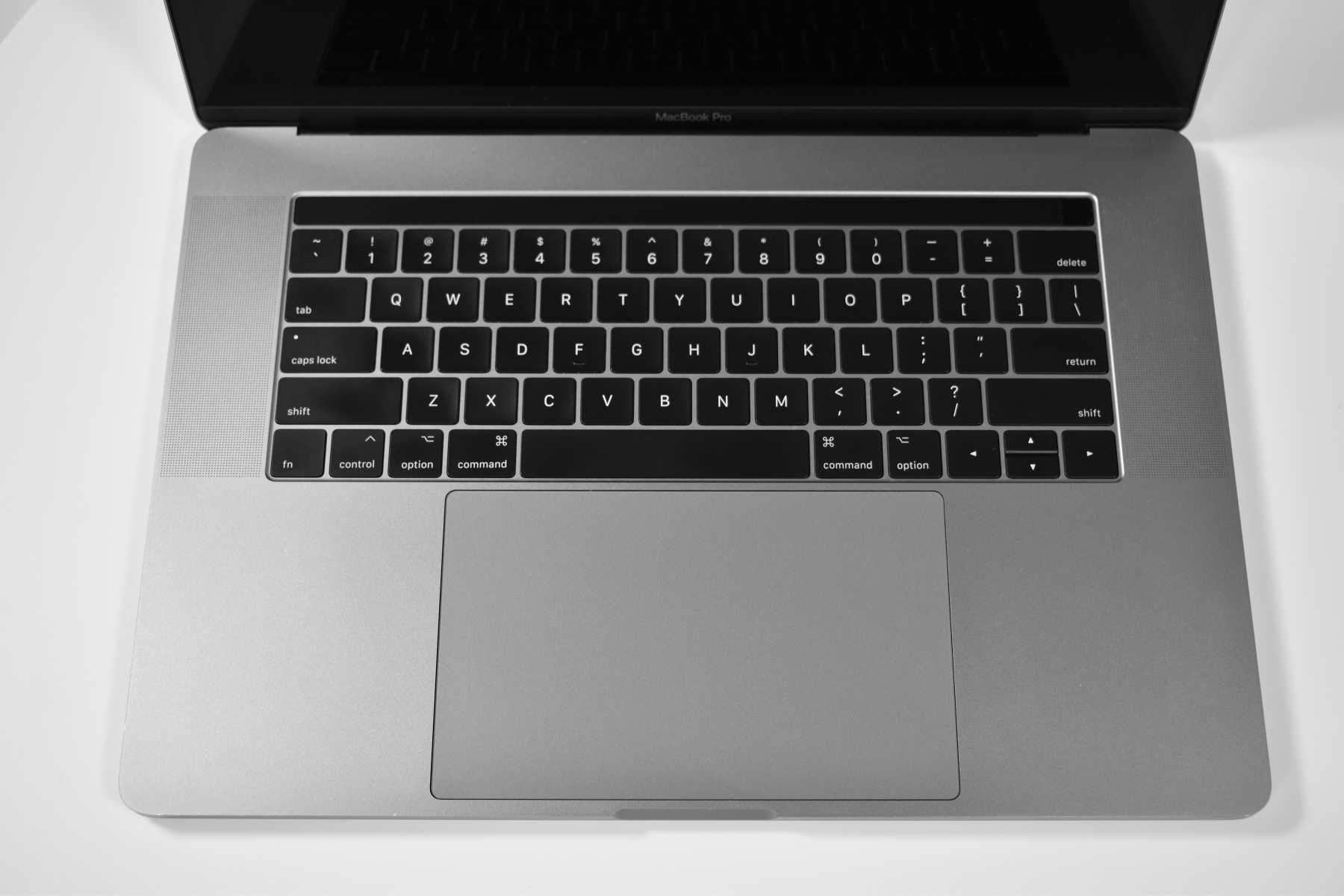 Apple MacBook Pro 15-inch 2017 3.1 GHz Core i7 1TB SSD 16GB RAM Touch Bar (Space Gray) (Wear & Tear Special)