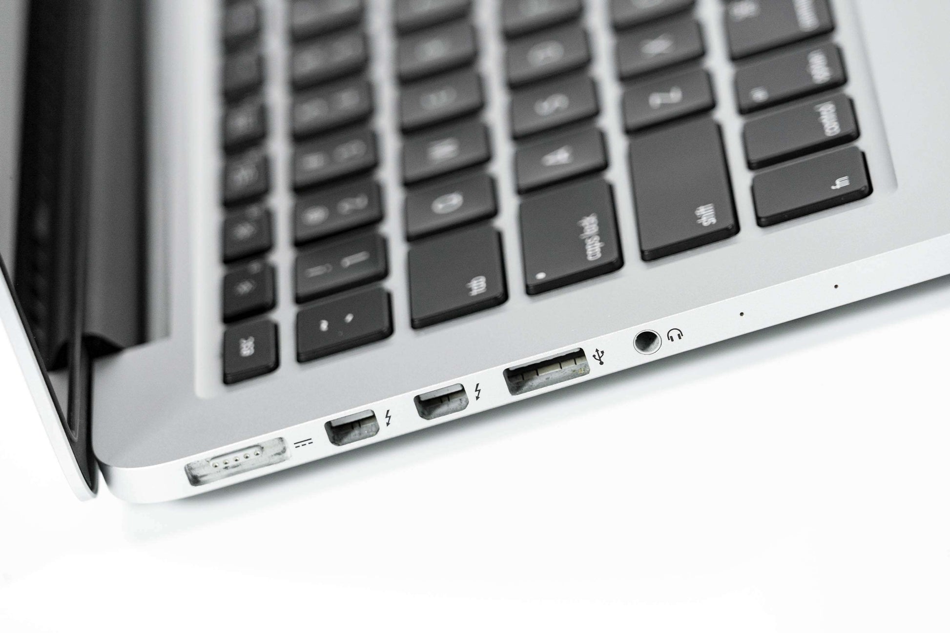 Apple MacBook Pro Retina 13-inch 2.5GHz - 3.1Ghz "Core" i5 8GB RAM MD212LL/A