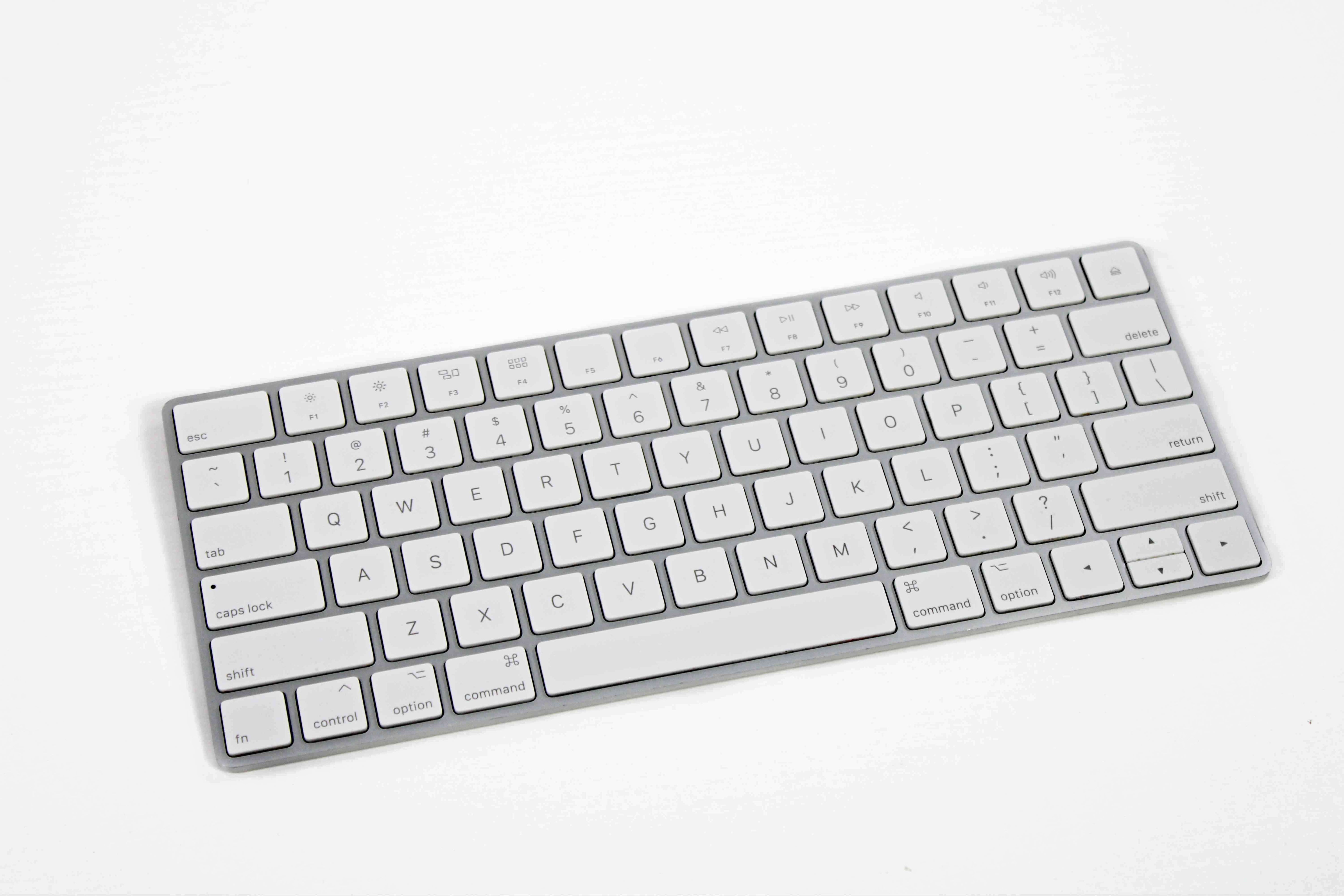 Wireless Techable Keyboard Bluetooth - Magic 2 A1644 Rechargeable Apple MLA22LL/A