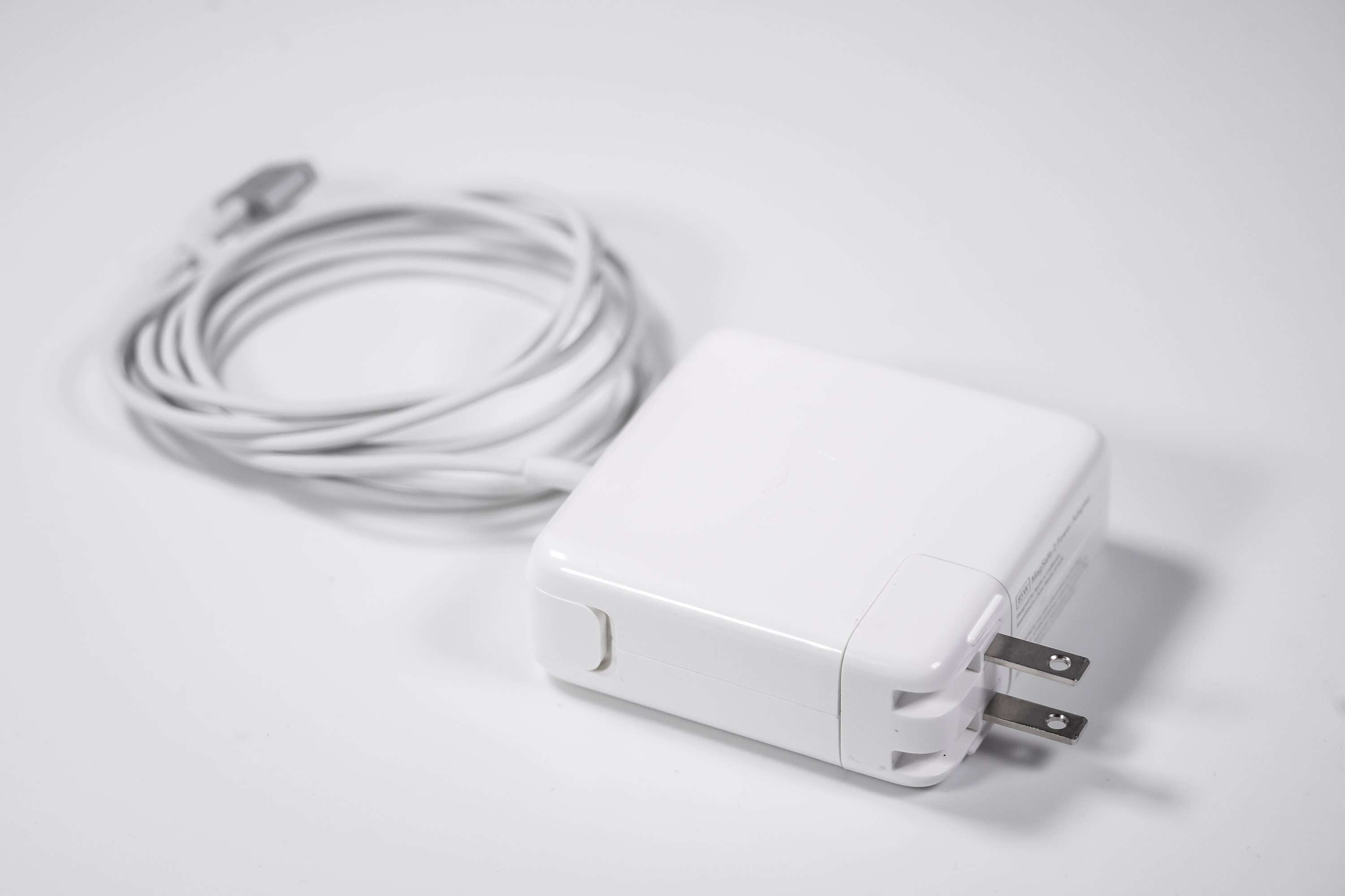 10€02 sur Chargeur Macbook 60 Watts T Type Câble de Charge Macbook Pro  Adaptateur secteur Compatible avec MacBook Pro (Retina, 13-inch, Early 2013)  - Chargeur et câble d'alimentation PC - Achat & prix