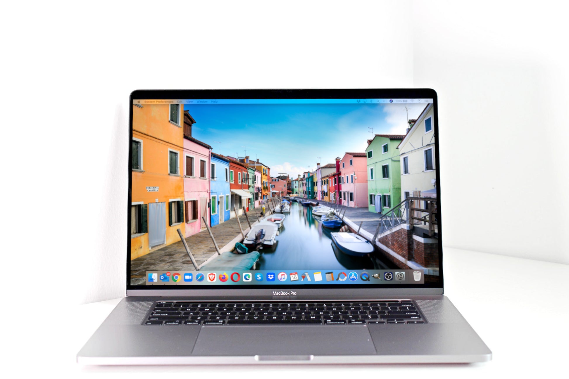 2018 Apple MacBook Pro 15-Inch Core i9 2.9GHz-4.8GHz 32GB RAM 1TB SSD (Silver)