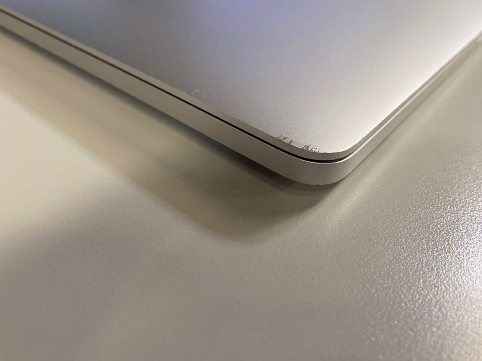 Apple MacBook Pro (16-inch 2019) 2.4 GHz i9 64GB 4TB SSD Silver