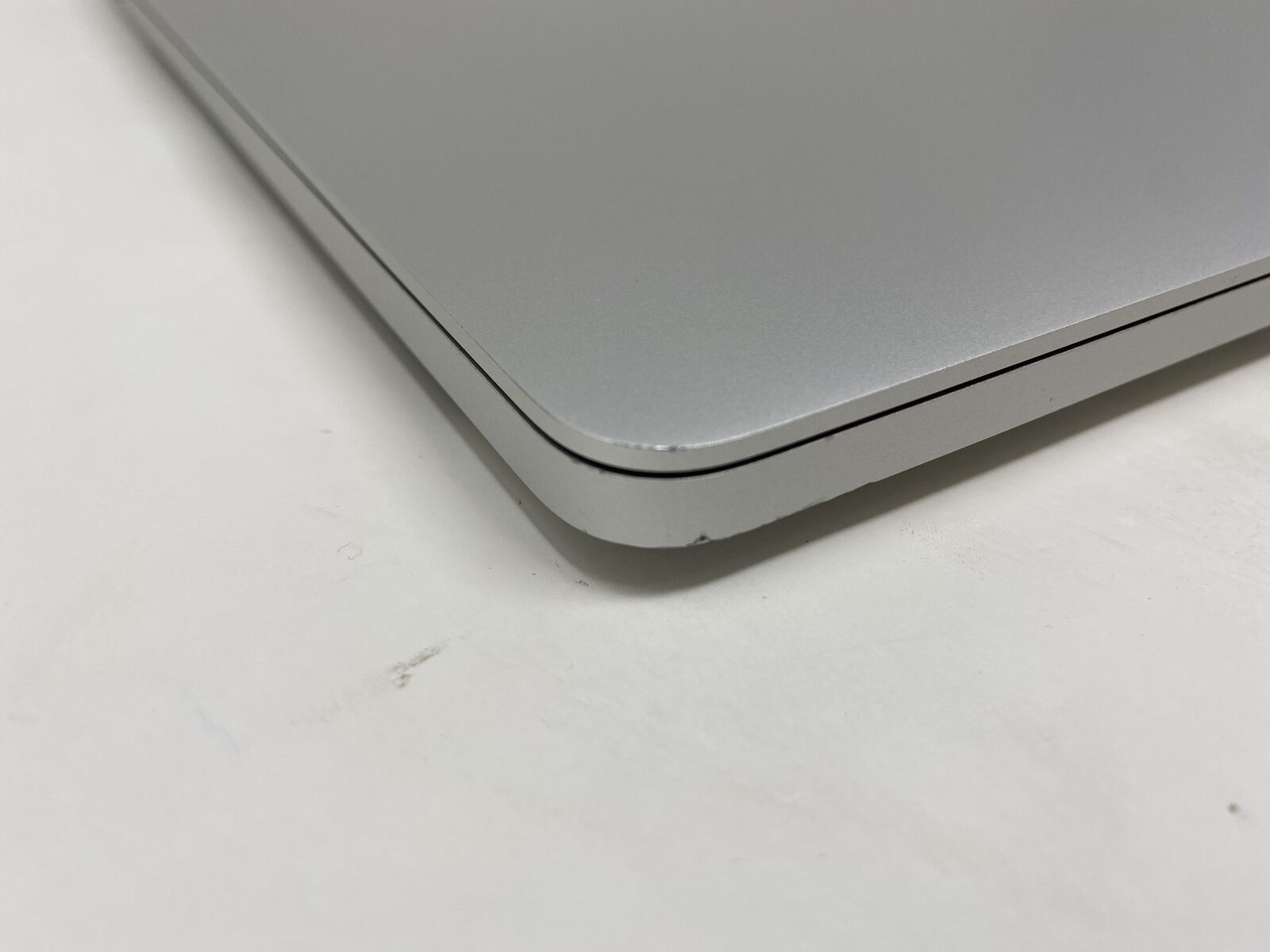Apple MacBook Pro (16-inch 2019) 2.4 GHz i9 32GB 2TB SSD (Silver)